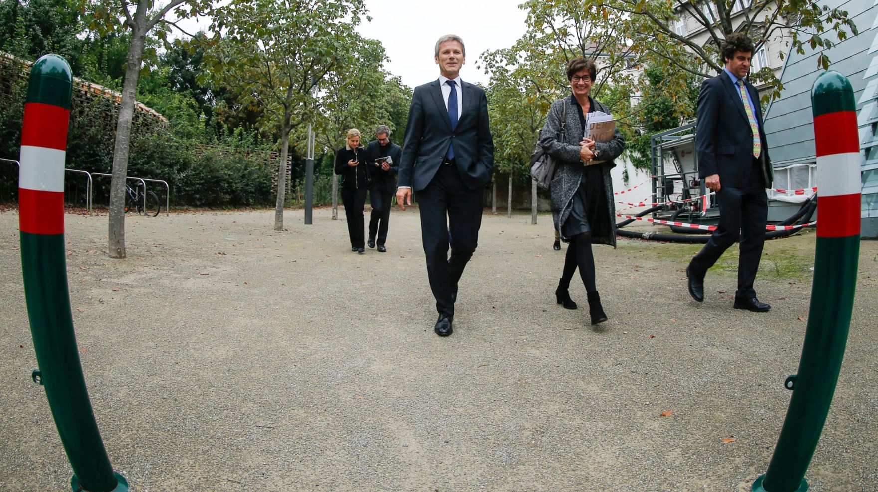Am 12. September 2014 besuchte Kunst- und Kulturminister Josef Ostermayer (l.) die Wiener S&auml;ngerknaben. Im Bild mit Gesch&auml;ftsf&uuml;hrerin Elke Hesse (m.) und dem k&uuml;nstlerischen Leiter und Pr&auml;sidenten Gerald Wirth (r.).
