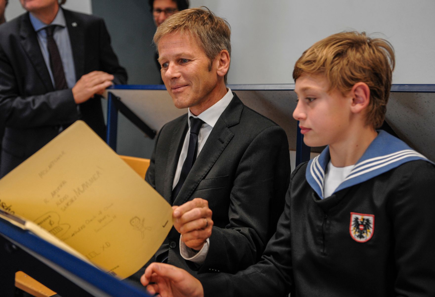 Am 12. September 2014 besuchte Kunst- und Kulturminister Josef Ostermayer (l.) die Wiener S&auml;ngerknaben.