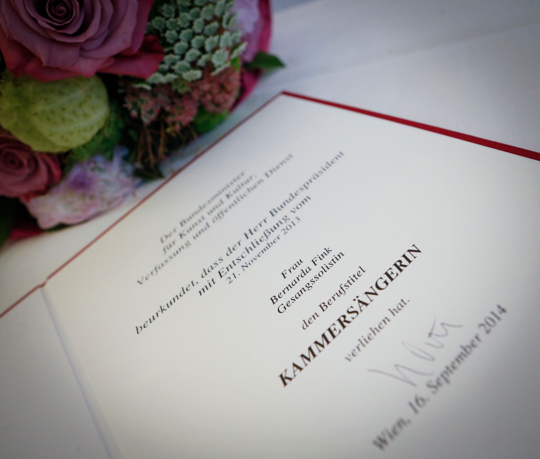 Am 16. September 2014 &uuml;berreichte Kunst- und Kulturminister Josef Ostermayer die Urkunde, mit der Gesangssolistin Bernarda Fink der Berufstitel Kammers&auml;ngerin verliehen wurde.