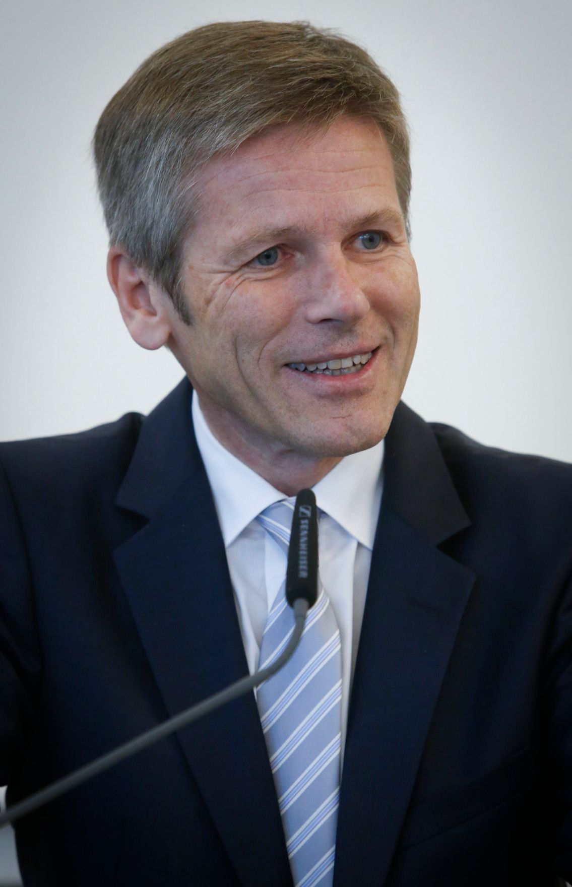 Am 16. September 2014 &uuml;berreichte Kunst- und Kulturminister Josef Ostermayer (im Bild) die Urkunde, mit der Gesangssolistin Bernarda Fink der Berufstitel Kammers&auml;ngerin verliehen wurde.