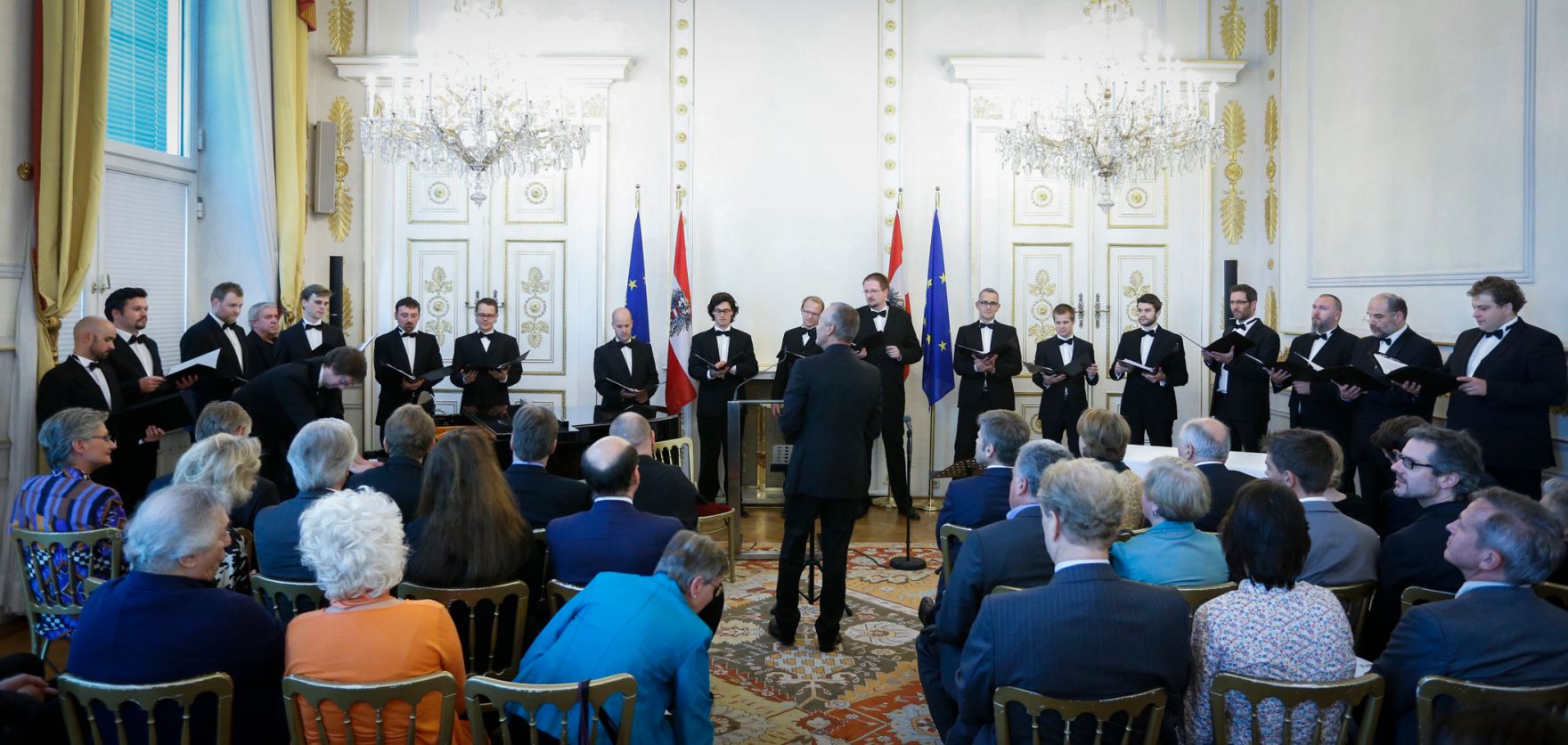 Am 16. September 2014 &uuml;berreichte Kunst- und Kulturminister Josef Ostermayer die Urkunde, mit der Gesangssolistin Bernarda Fink der Berufstitel Kammers&auml;ngerin verliehen wurde.