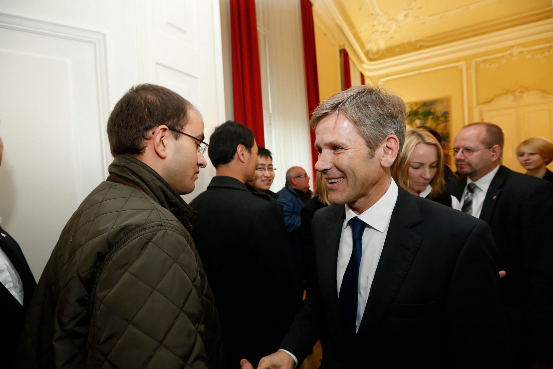 Am 26. Oktober 2014 empfing Kanzleramtsminister Josef Ostermayer im Rahmen des Nationalfeiertages Besucherinnen und Besucher im Bundeskanzleramt.