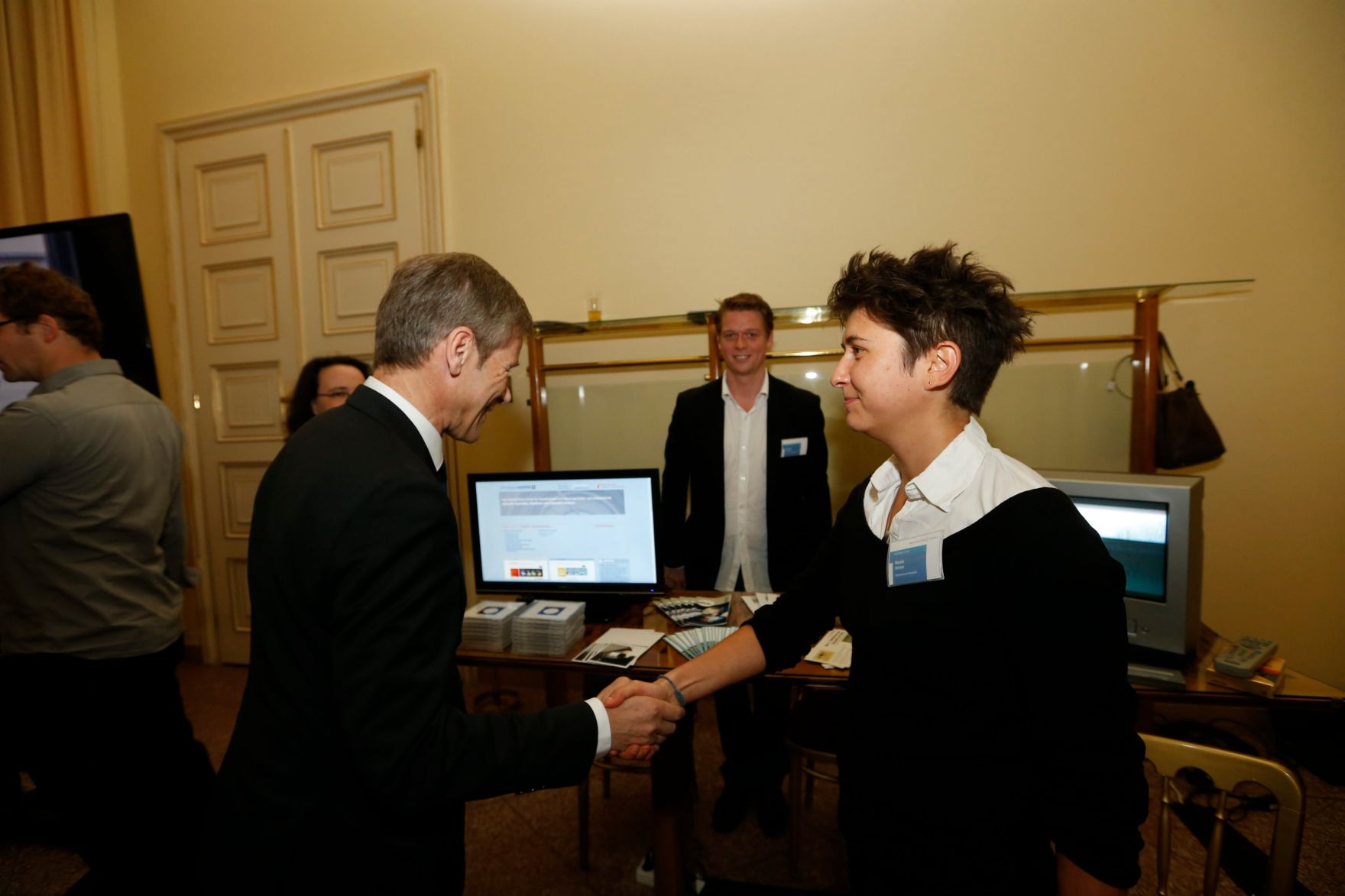 Am 26. Oktober 2014 empfing Kanzleramtsminister Josef Ostermayer im Rahmen des Nationalfeiertages Besucherinnen und Besucher im Bundeskanzleramt.