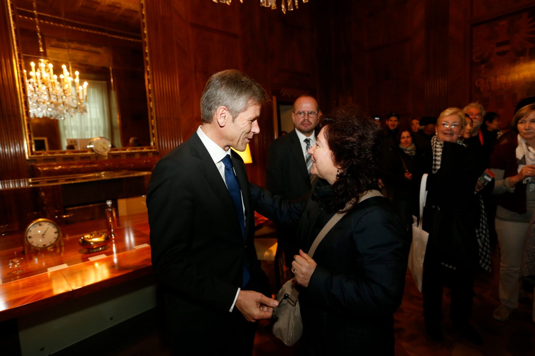 Am 26. Oktober 2014 empfing Kanzleramtsminister Josef Ostermayer im Rahmen des Nationalfeiertages Besucherinnen und Besucher im Bundeskanzleramt.