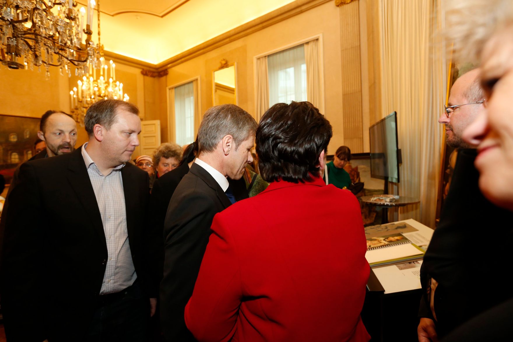 Am 26. Oktober 2014 empfing Kanzleramtsminister Josef Ostermayer im Rahmen des Nationalfeiertages Besucherinnen und Besucher im Bundeskanzleramt.