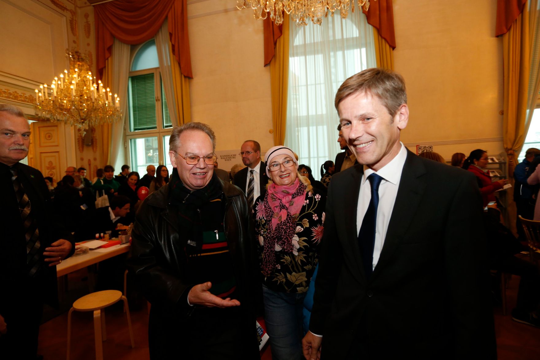 Am 26. Oktober 2014 empfing Kanzleramtsminister Josef Ostermayer im Rahmen des Nationalfeiertages Besucherinnen und Besucher im Bundeskanzleramt.