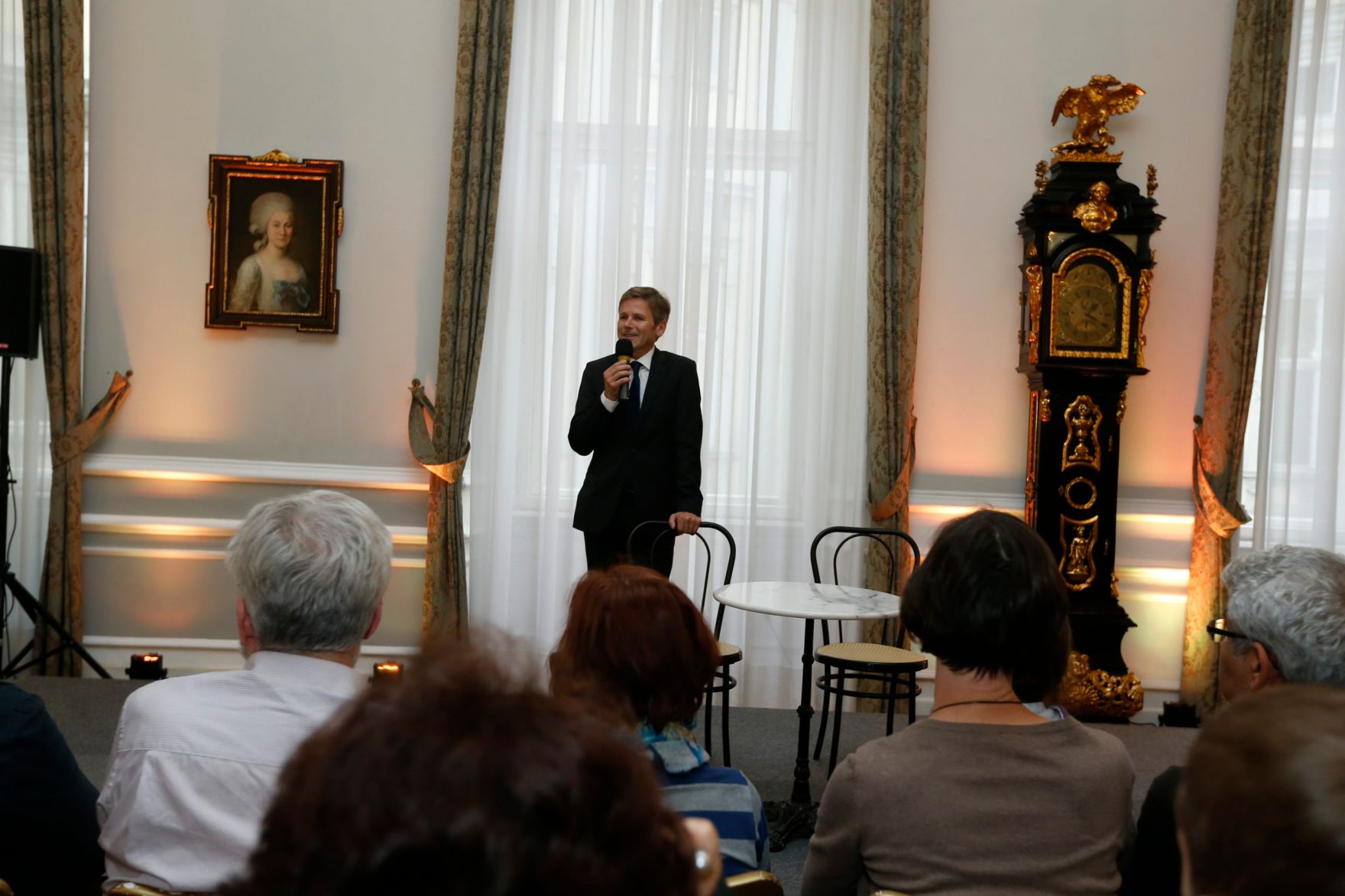 Am 26. Oktober 2014 empfing Kanzleramtsminister Josef Ostermayer im Rahmen des Nationalfeiertages Besucherinnen und Besucher im Bundeskanzleramt.