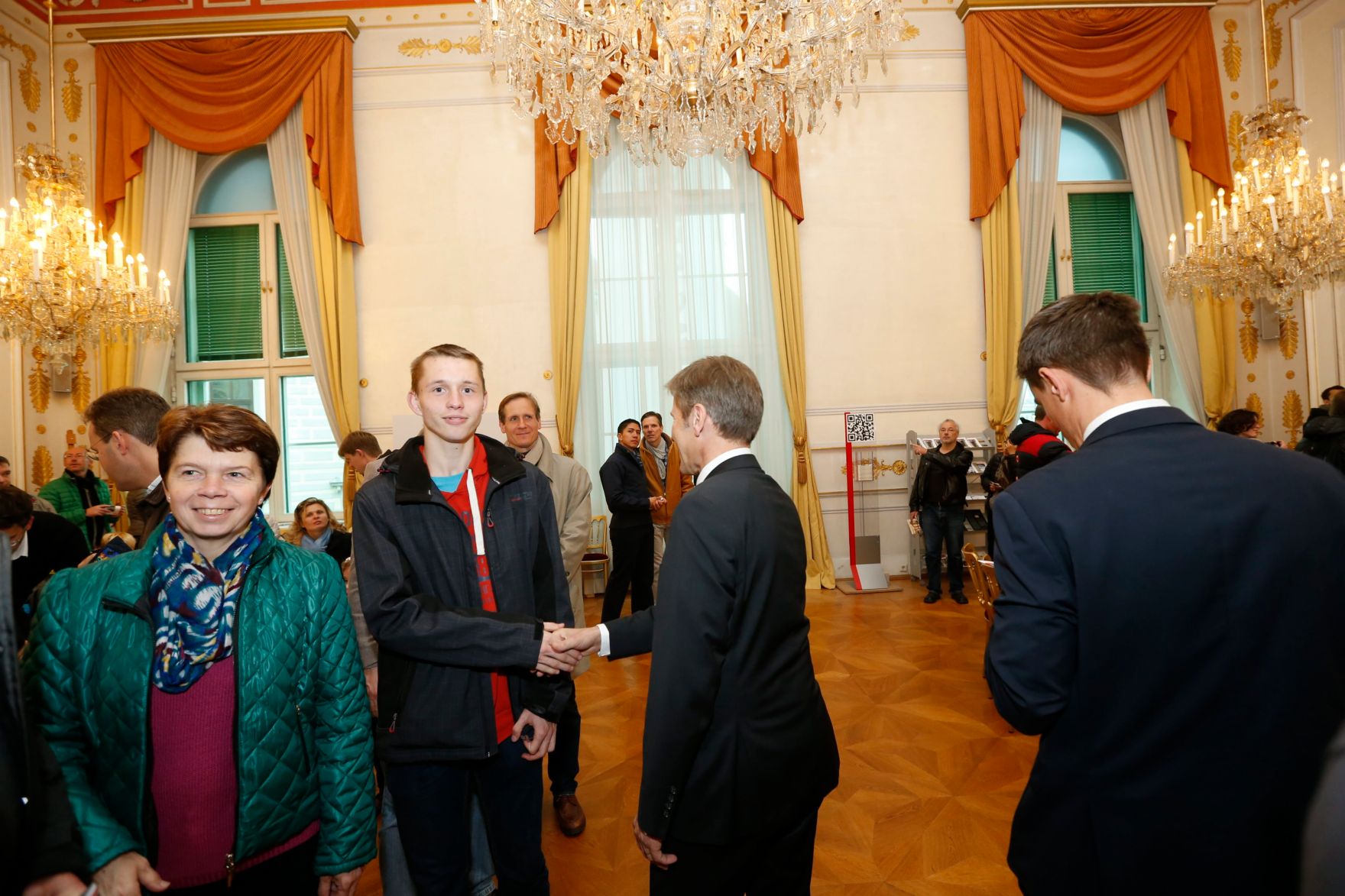 Am 26. Oktober 2014 empfing Kanzleramtsminister Josef Ostermayer im Rahmen des Nationalfeiertages Besucherinnen und Besucher im Bundeskanzleramt.