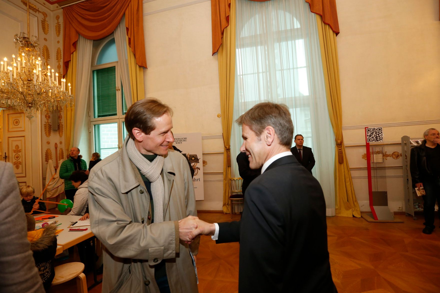 Am 26. Oktober 2014 empfing Kanzleramtsminister Josef Ostermayer im Rahmen des Nationalfeiertages Besucherinnen und Besucher im Bundeskanzleramt.