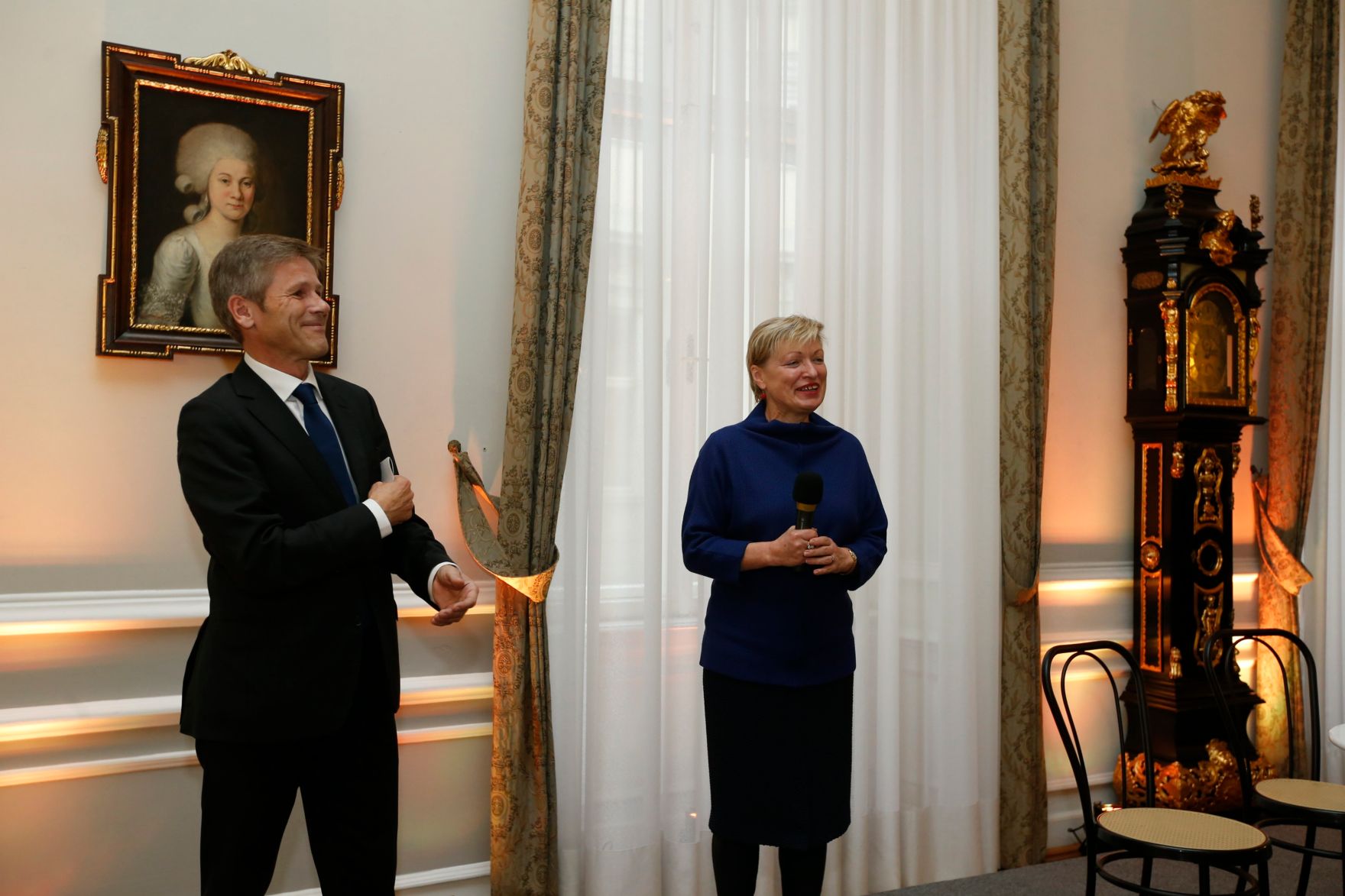 Am 26. Oktober 2014 empfing Kanzleramtsminister Josef Ostermayer im Rahmen des Nationalfeiertages Besucherinnen und Besucher im Bundeskanzleramt.