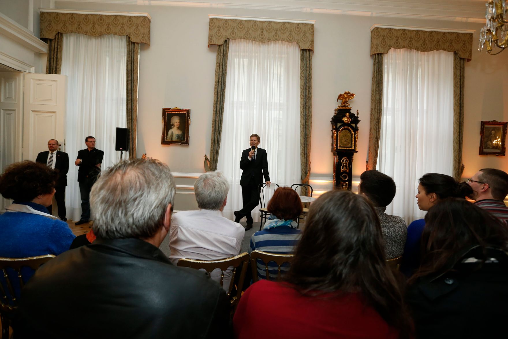 Am 26. Oktober 2014 empfing Kanzleramtsminister Josef Ostermayer im Rahmen des Nationalfeiertages Besucherinnen und Besucher im Bundeskanzleramt.