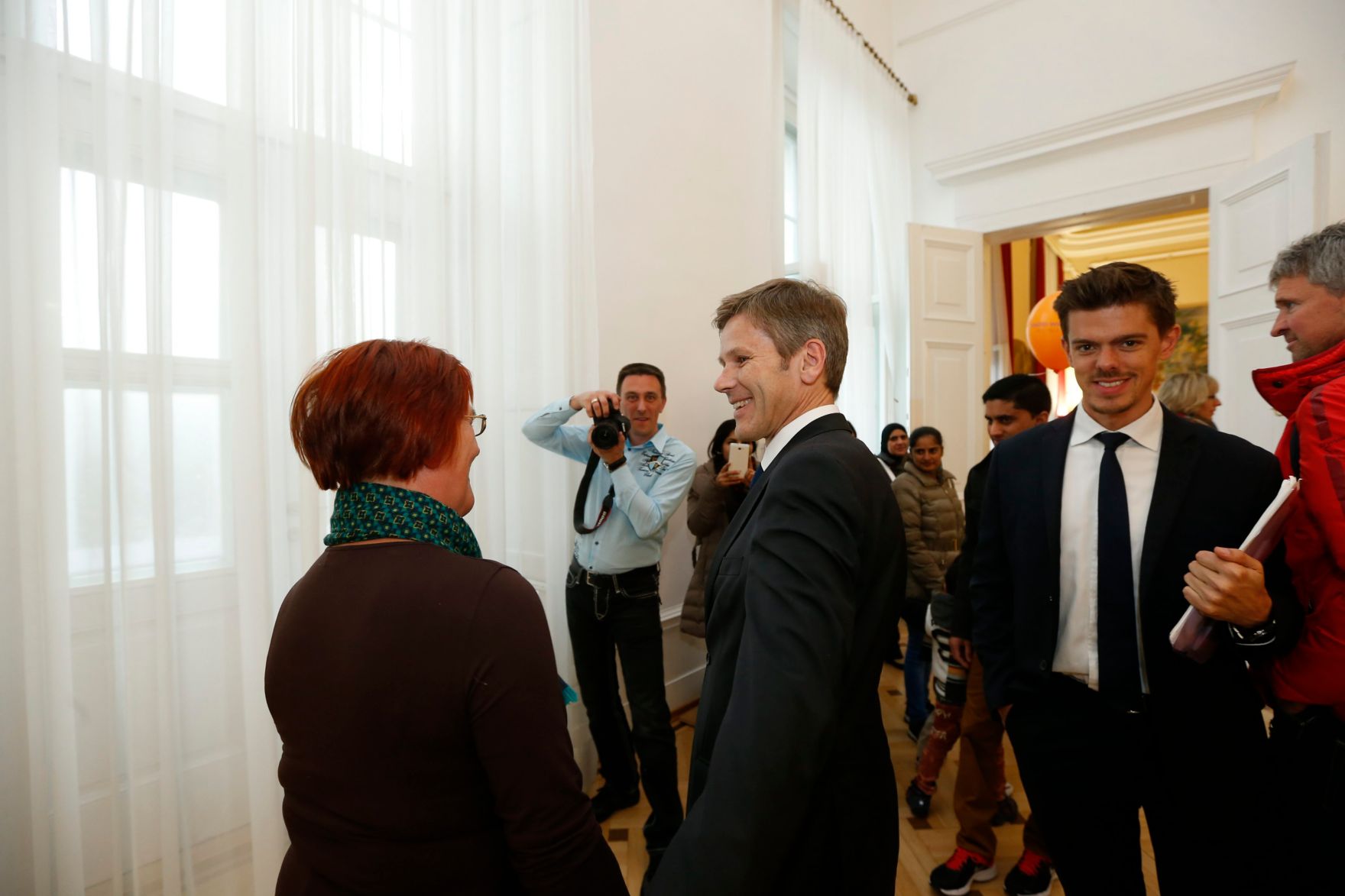 Am 26. Oktober 2014 empfing Kanzleramtsminister Josef Ostermayer im Rahmen des Nationalfeiertages Besucherinnen und Besucher im Bundeskanzleramt.