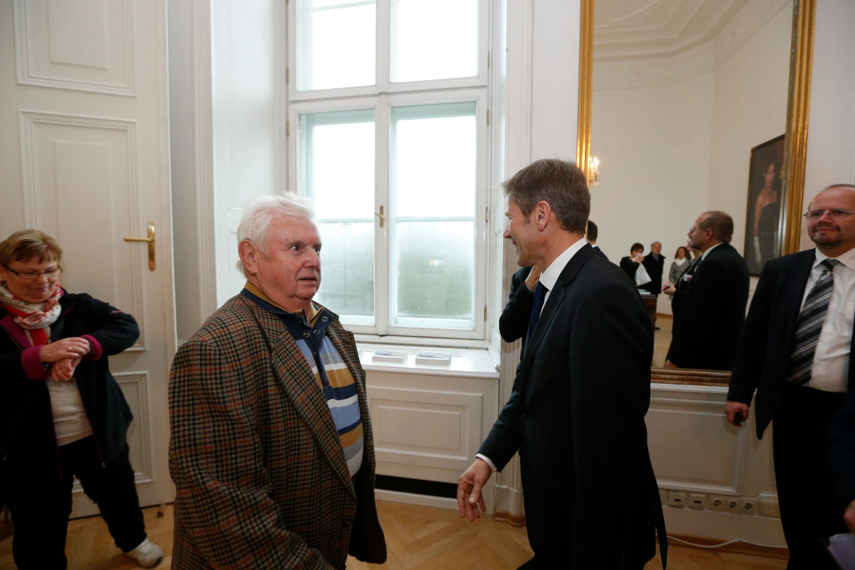 Am 26. Oktober 2014 empfing Kanzleramtsminister Josef Ostermayer im Rahmen des Nationalfeiertages Besucherinnen und Besucher im Bundeskanzleramt.
