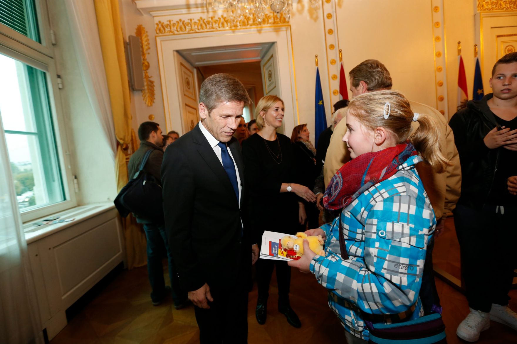 Am 26. Oktober 2014 empfing Kanzleramtsminister Josef Ostermayer im Rahmen des Nationalfeiertages Besucherinnen und Besucher im Bundeskanzleramt.