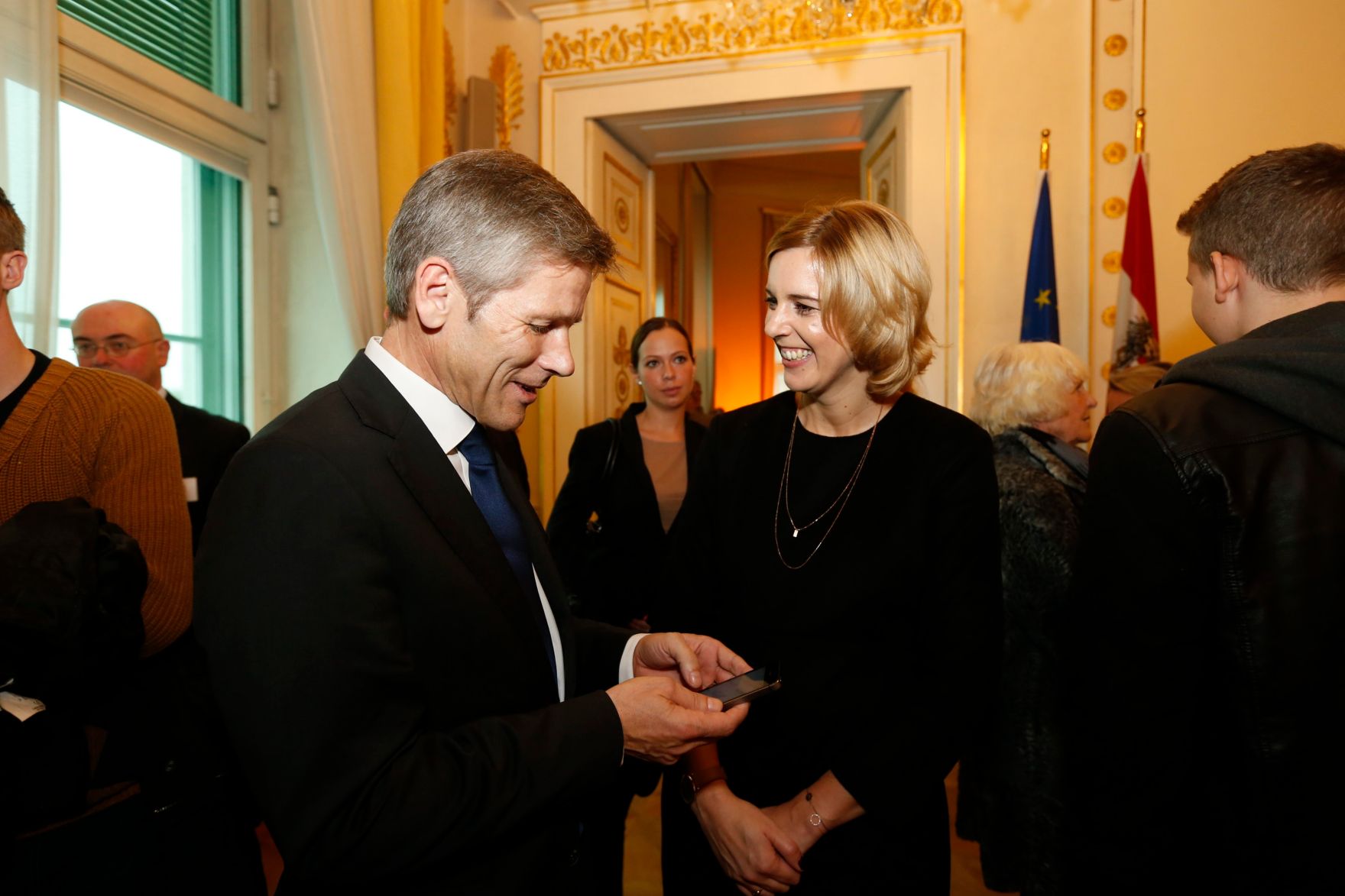 Am 26. Oktober 2014 empfing Kanzleramtsminister Josef Ostermayer im Rahmen des Nationalfeiertages Besucherinnen und Besucher im Bundeskanzleramt.