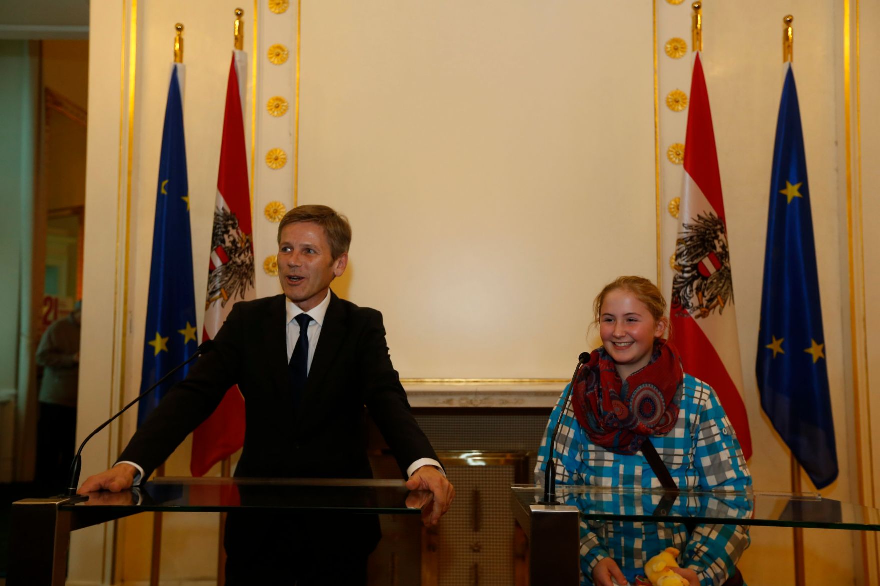 Am 26. Oktober 2014 empfing Kanzleramtsminister Josef Ostermayer im Rahmen des Nationalfeiertages Besucherinnen und Besucher im Bundeskanzleramt.