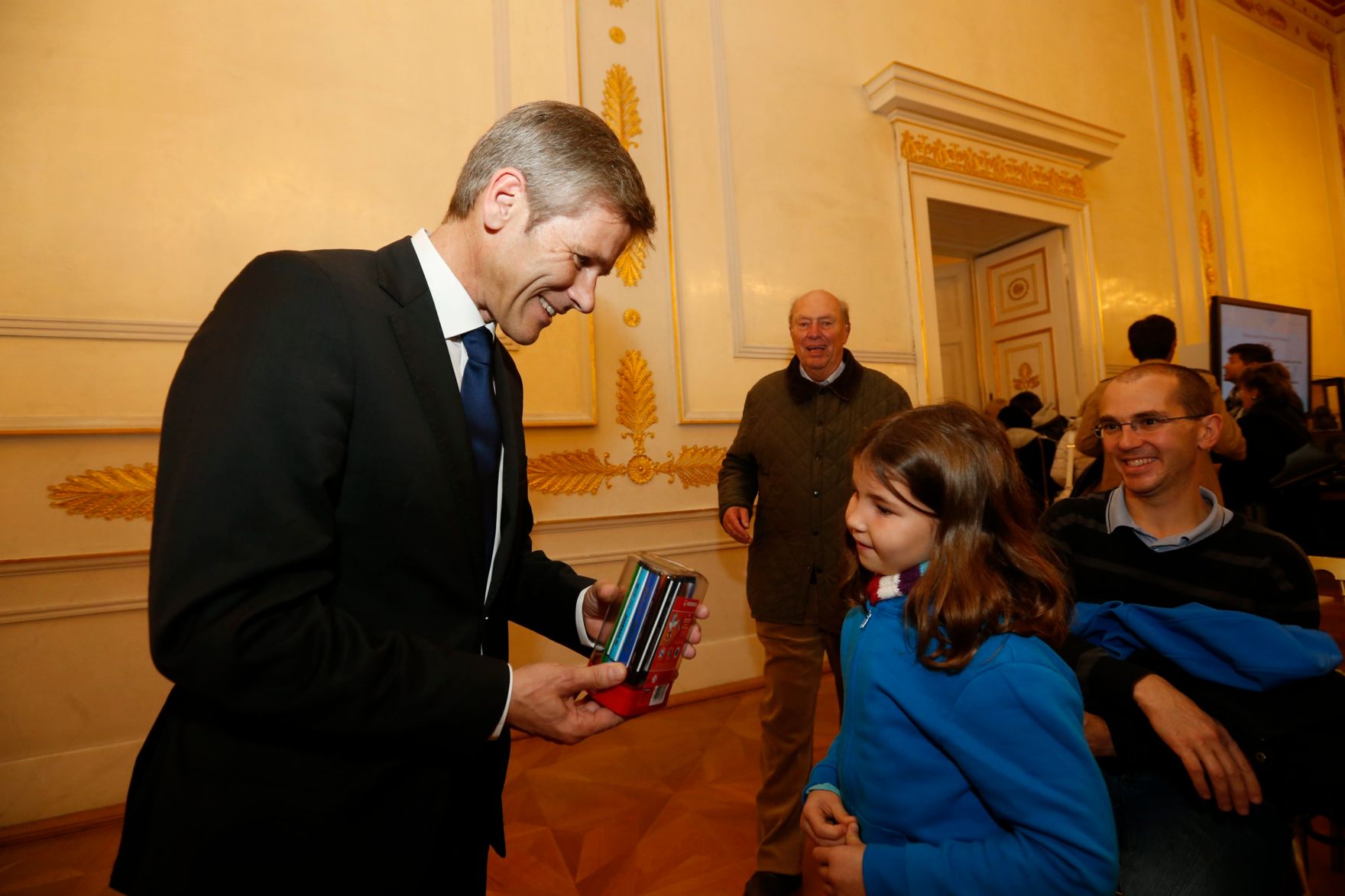 Am 26. Oktober 2014 empfing Kanzleramtsminister Josef Ostermayer im Rahmen des Nationalfeiertages Besucherinnen und Besucher im Bundeskanzleramt.