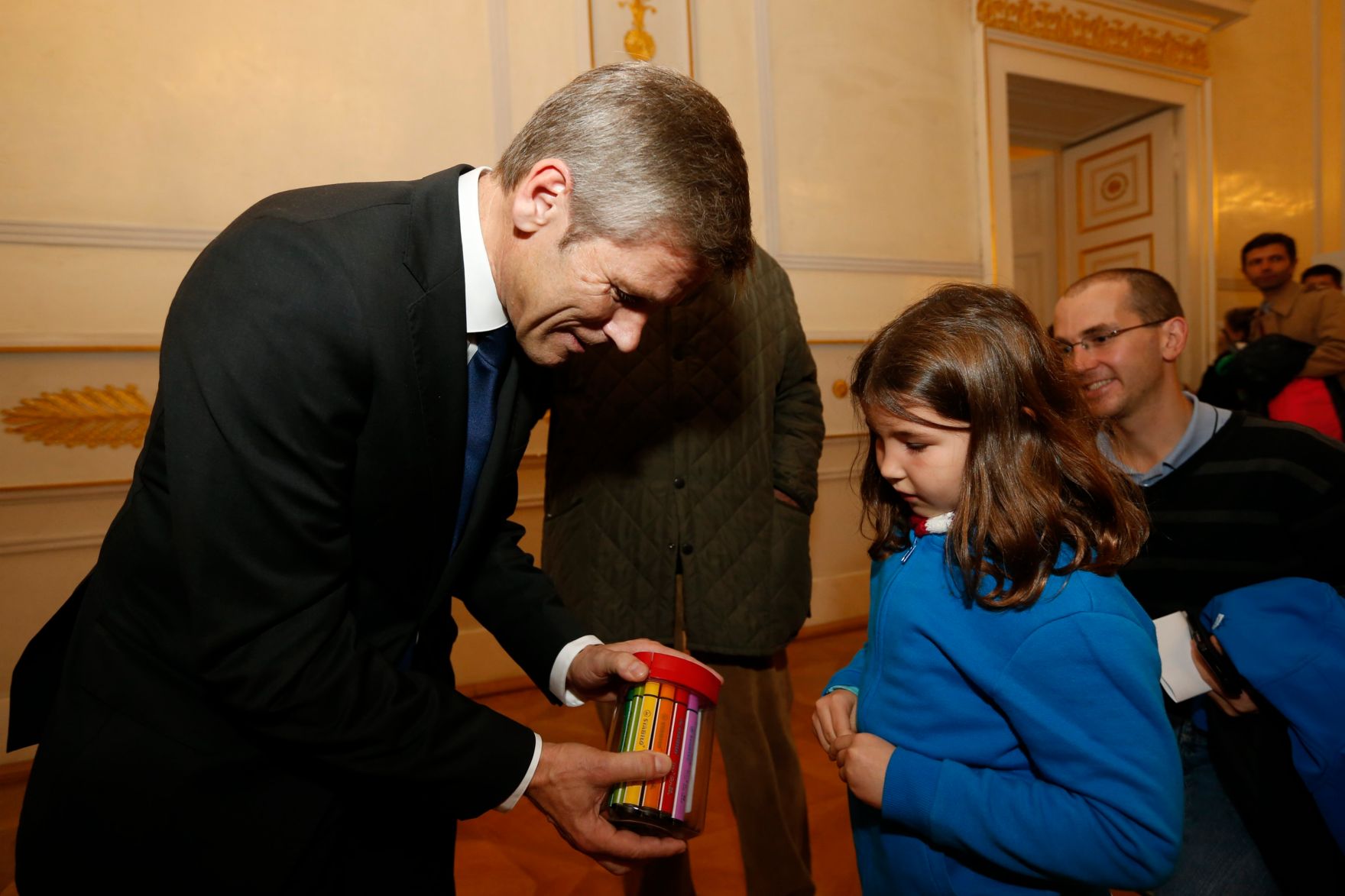 Am 26. Oktober 2014 empfing Kanzleramtsminister Josef Ostermayer im Rahmen des Nationalfeiertages Besucherinnen und Besucher im Bundeskanzleramt.