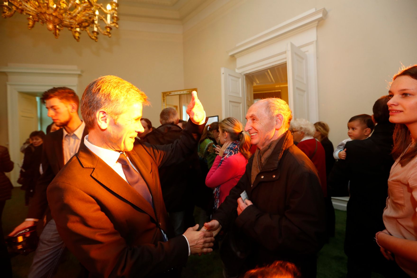 Am 26. Oktober 2014 empfing Kanzleramtsminister Josef Ostermayer im Rahmen des Nationalfeiertages Besucherinnen und Besucher im Bundeskanzleramt.