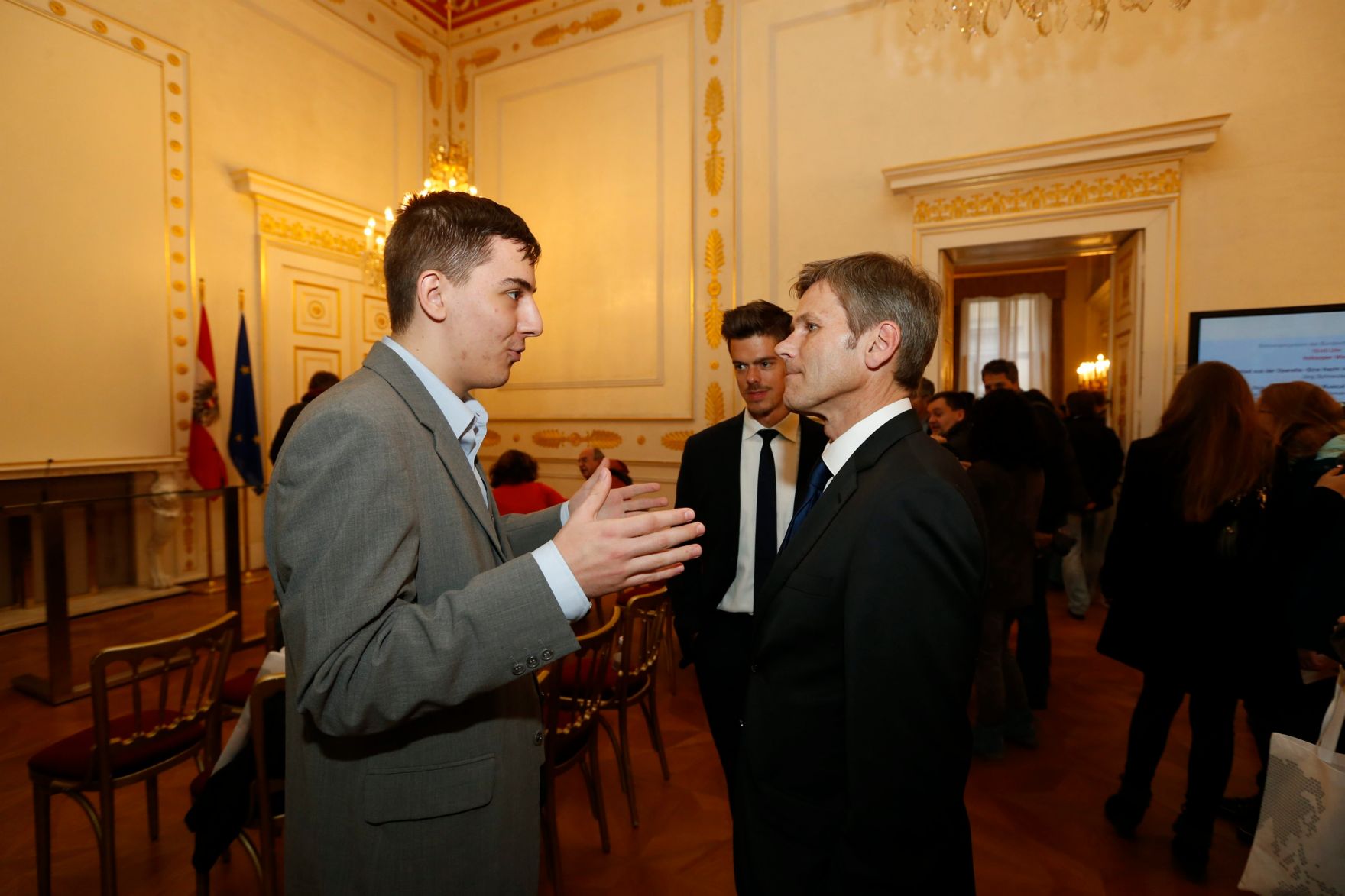 Am 26. Oktober 2014 empfing Kanzleramtsminister Josef Ostermayer im Rahmen des Nationalfeiertages Besucherinnen und Besucher im Bundeskanzleramt.