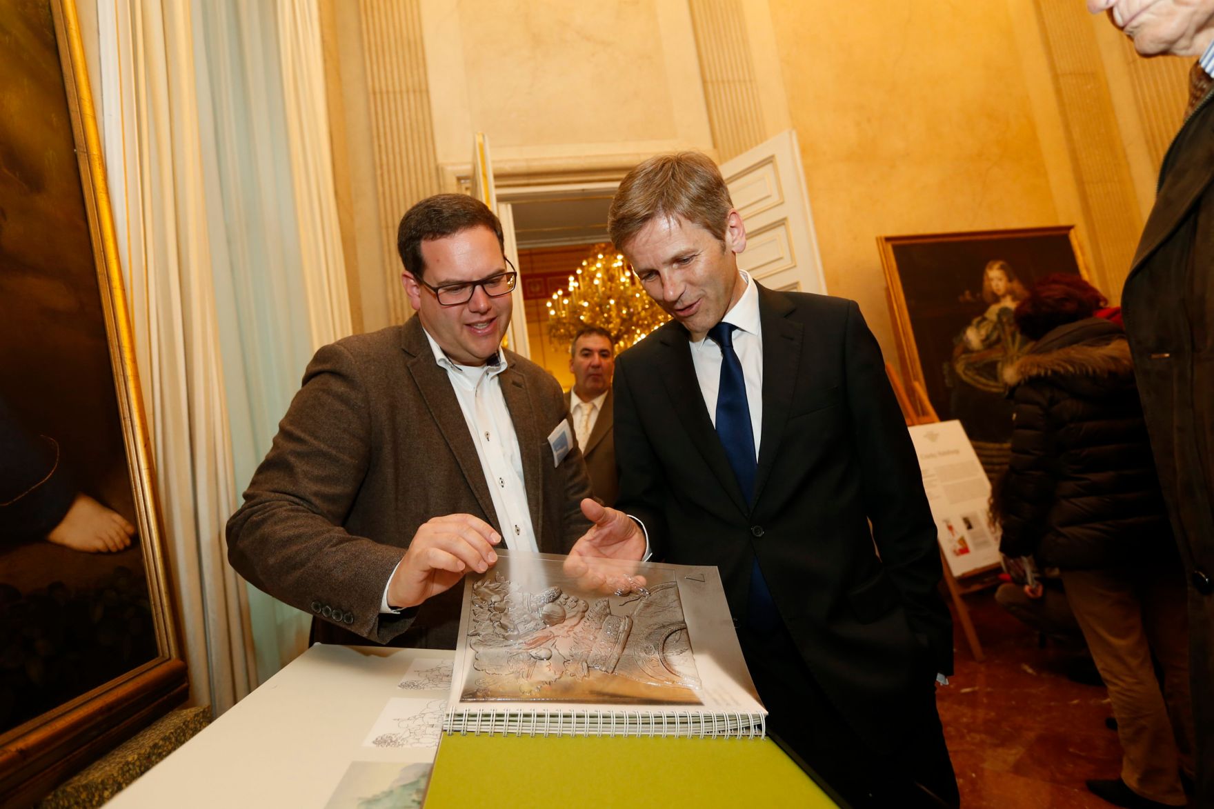 Am 26. Oktober 2014 empfing Kanzleramtsminister Josef Ostermayer im Rahmen des Nationalfeiertages Besucherinnen und Besucher im Bundeskanzleramt.