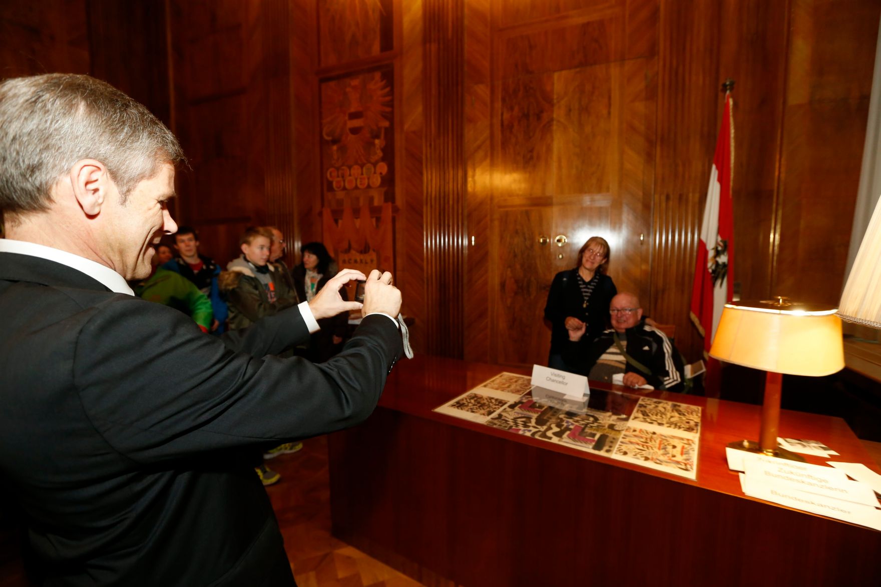 Am 26. Oktober 2014 empfing Kanzleramtsminister Josef Ostermayer im Rahmen des Nationalfeiertages Besucherinnen und Besucher im Bundeskanzleramt.