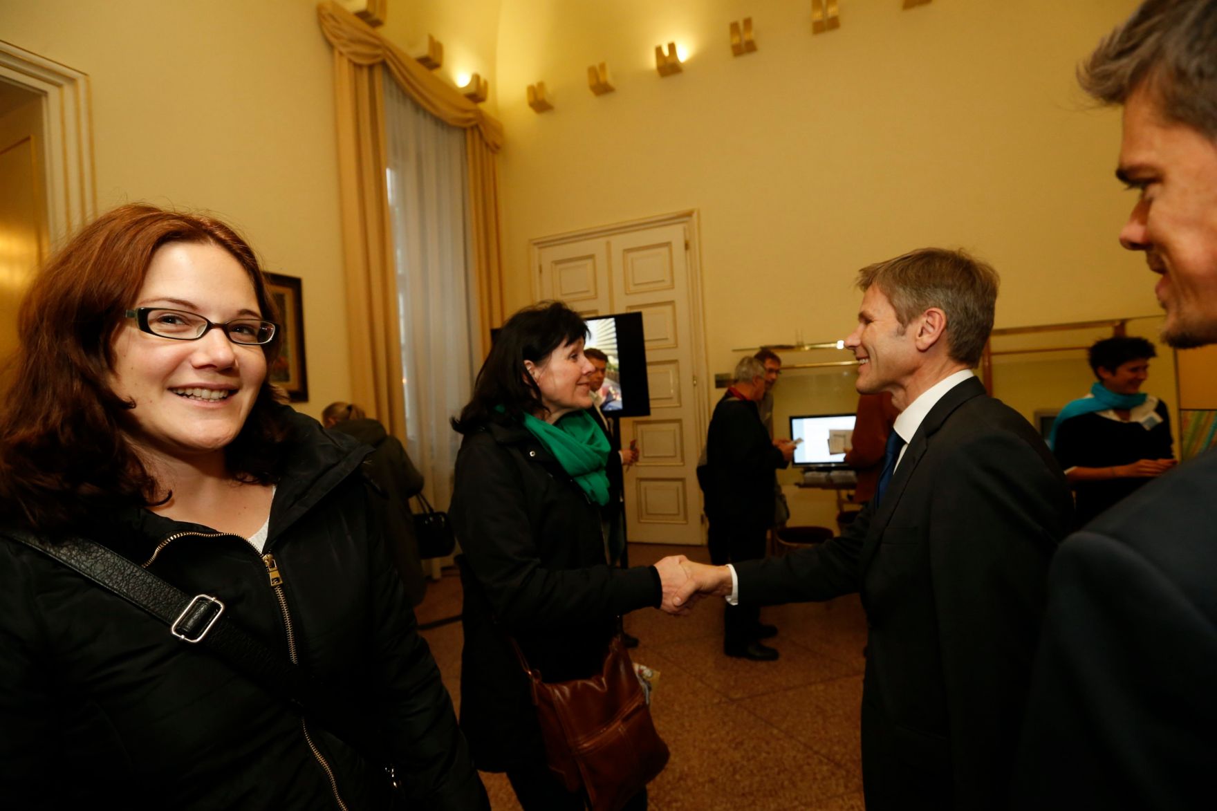 Am 26. Oktober 2014 empfing Kanzleramtsminister Josef Ostermayer im Rahmen des Nationalfeiertages Besucherinnen und Besucher im Bundeskanzleramt.