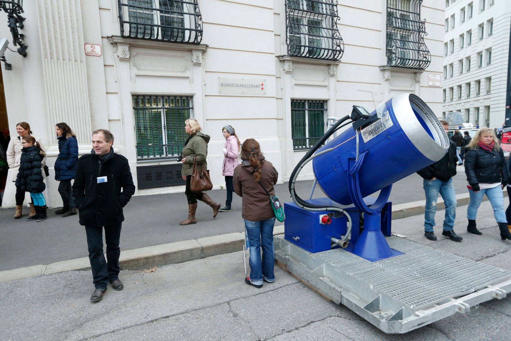 Am 26. Oktober 2014 empfing Kanzleramtsminister Josef Ostermayer im Rahmen des Nationalfeiertages Besucherinnen und Besucher im Bundeskanzleramt.