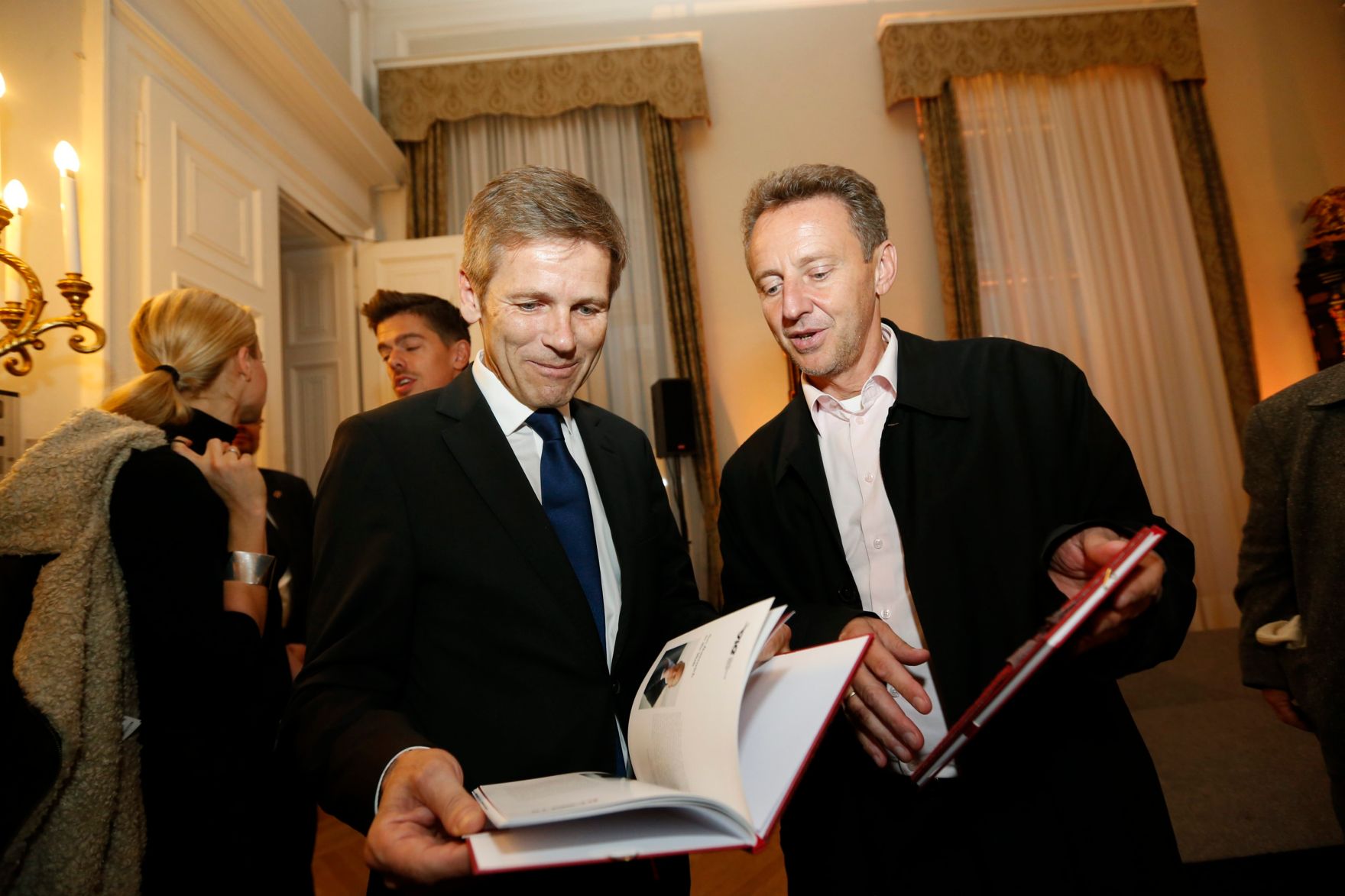 Am 26. Oktober 2014 empfing Kanzleramtsminister Josef Ostermayer im Rahmen des Nationalfeiertages Besucherinnen und Besucher im Bundeskanzleramt.