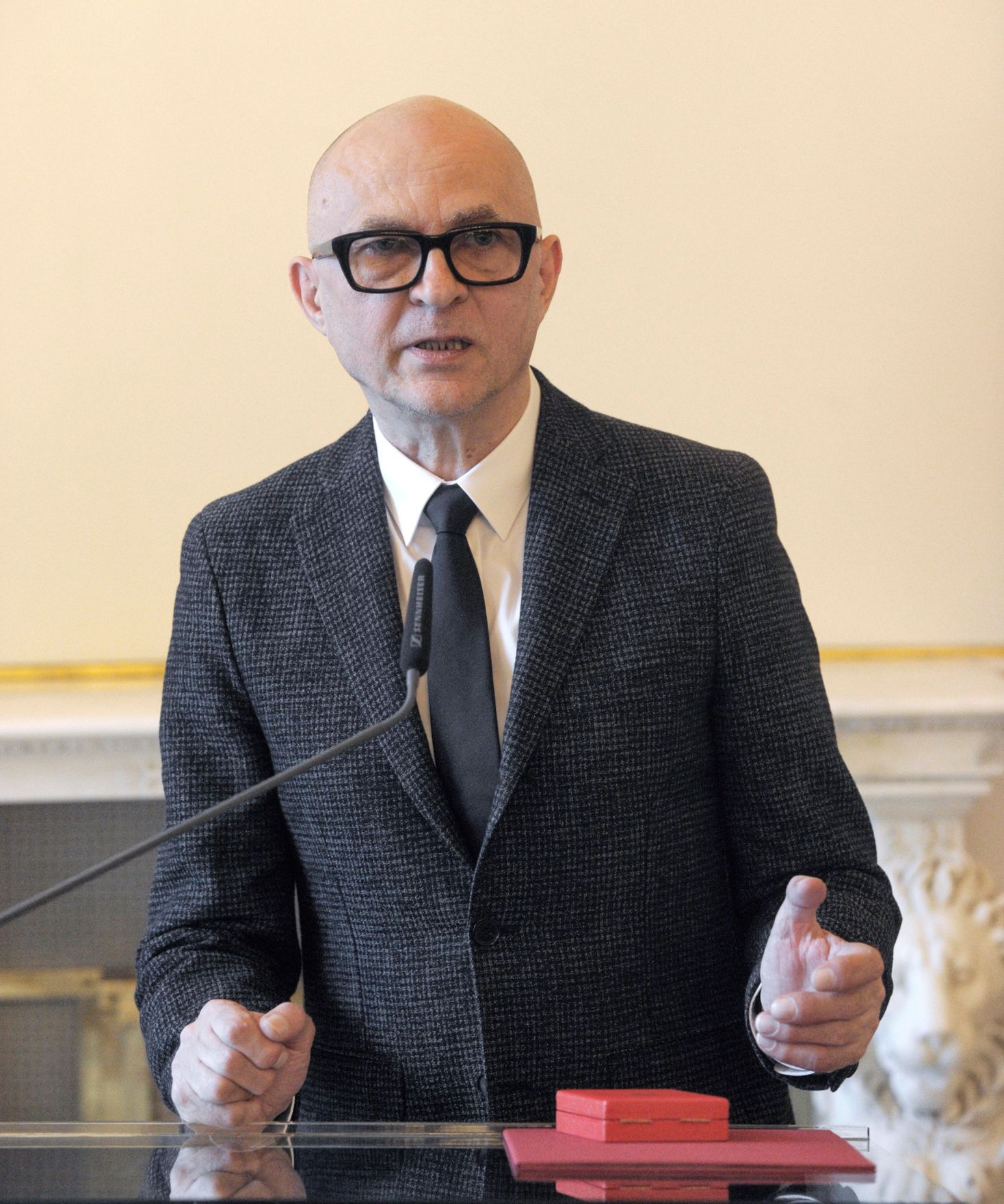 Am 29. Oktober 2014 &uuml;berreichte Kunst- und Kulturminister Josef Ostermayer das Goldene Ehrenzeichen f&uuml;r Verdienste um die Republik &Ouml;sterreich an Gerwald Rockenschaub (im Bild).