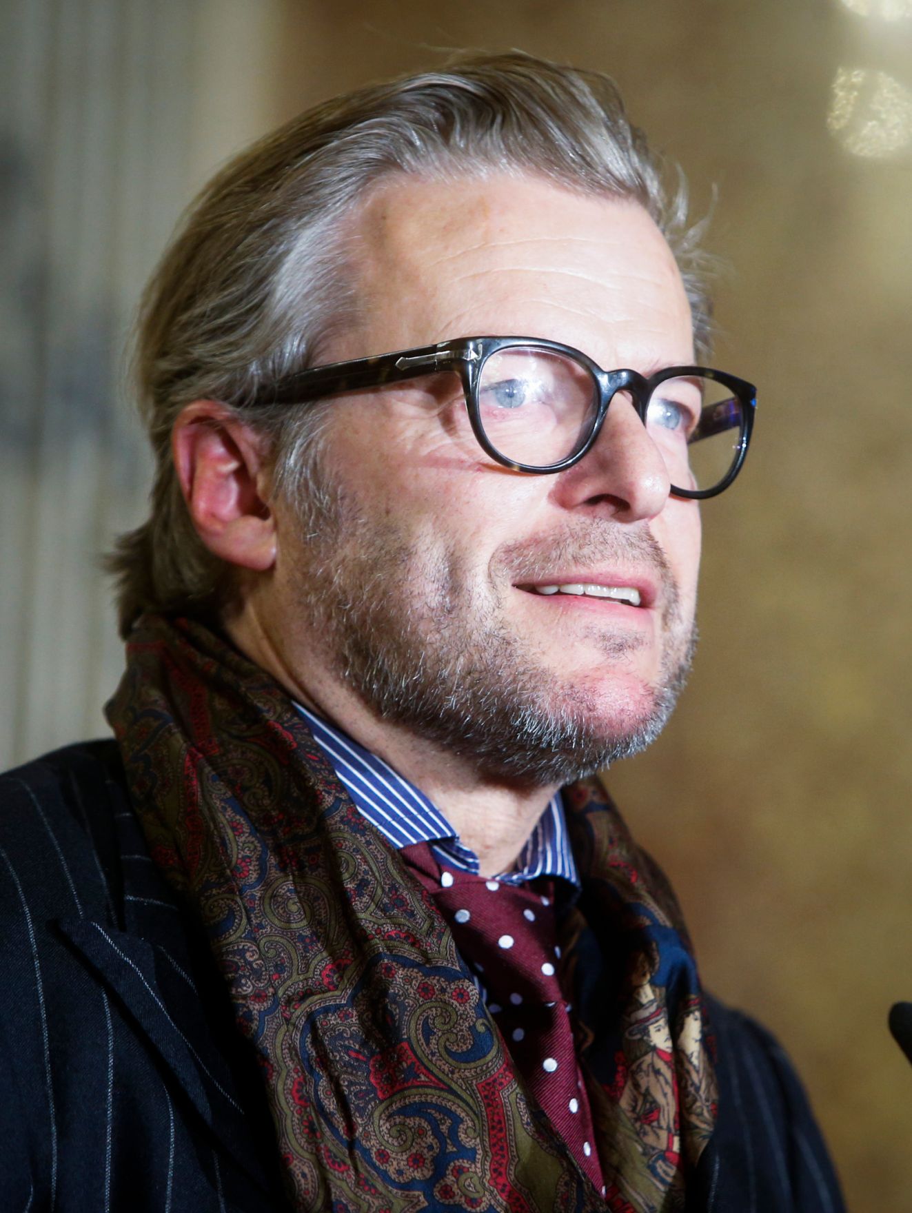 Anl&auml;sslich der Verleihung der Ehrenmitgliedschaft des Burgtheaters an Kammerschauspielerin Elisabeth Orth, fand am 31. Oktober 2014 im Wiener Burgtheater die feierliche &Uuml;berreichung der Urkunde und des Ehrenringes durch Kunst- und Kulturminister Josef Ostermayer statt. Im Bild Schauspieler Roland Koch.