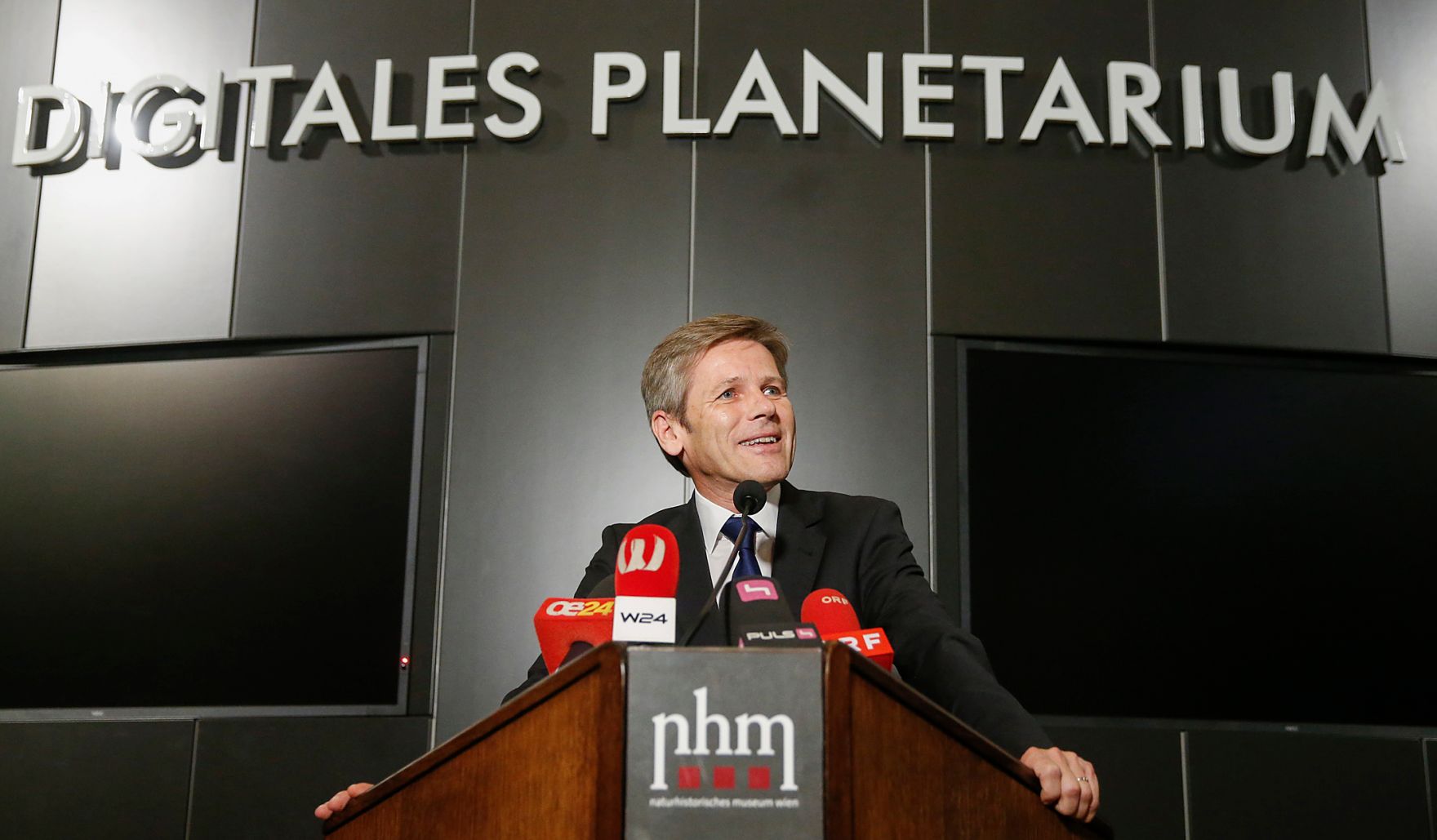 Am 11. November 2014 fand anl&auml;sslich der bevorstehenden Landung der Rosetta-Sonde &quot;Philae&quot; auf dem Kometen &quot;67P/Tschurjumow-Gerasimenko&quot; einer Pressekonferenz im Digitalen Planetarium des Naturhistorischen Museums statt. Im Bild Kunst- und Kulturminister Josef Ostermayer.