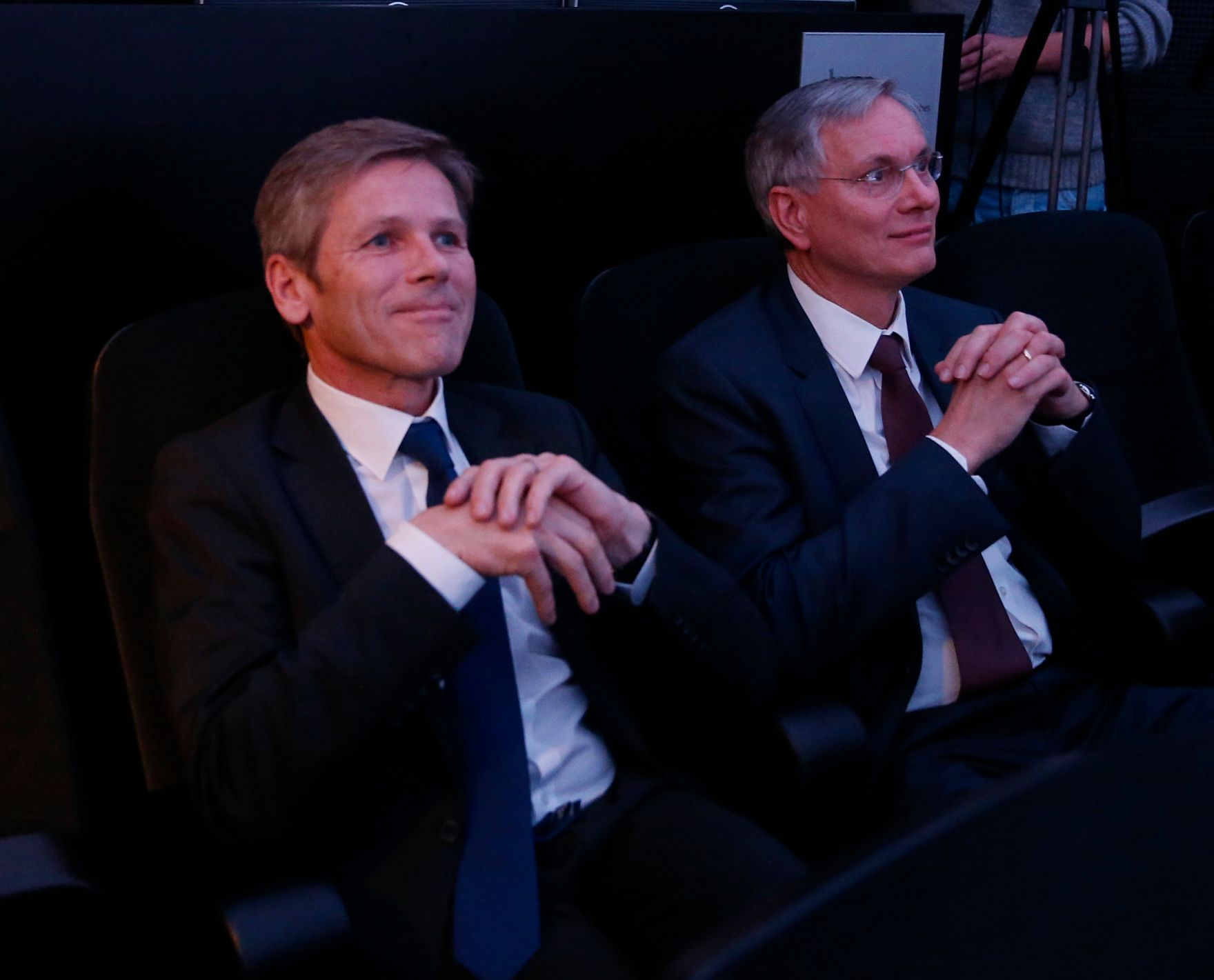 Am 11. November 2014 fand anl&auml;sslich der bevorstehenden Landung der Rosetta-Sonde &quot;Philae&quot; auf dem Kometen &quot;67P/Tschurjumow-Gerasimenko&quot; einer Pressekonferenz im Digitalen Planetarium des Naturhistorischen Museums statt. Im Bild Kunst- und Kulturminister Josef Ostermayer (l.) mit Bundesminister f&uuml;r Verkehr, Innovation und Technologie Alois St&ouml;ger (r.).