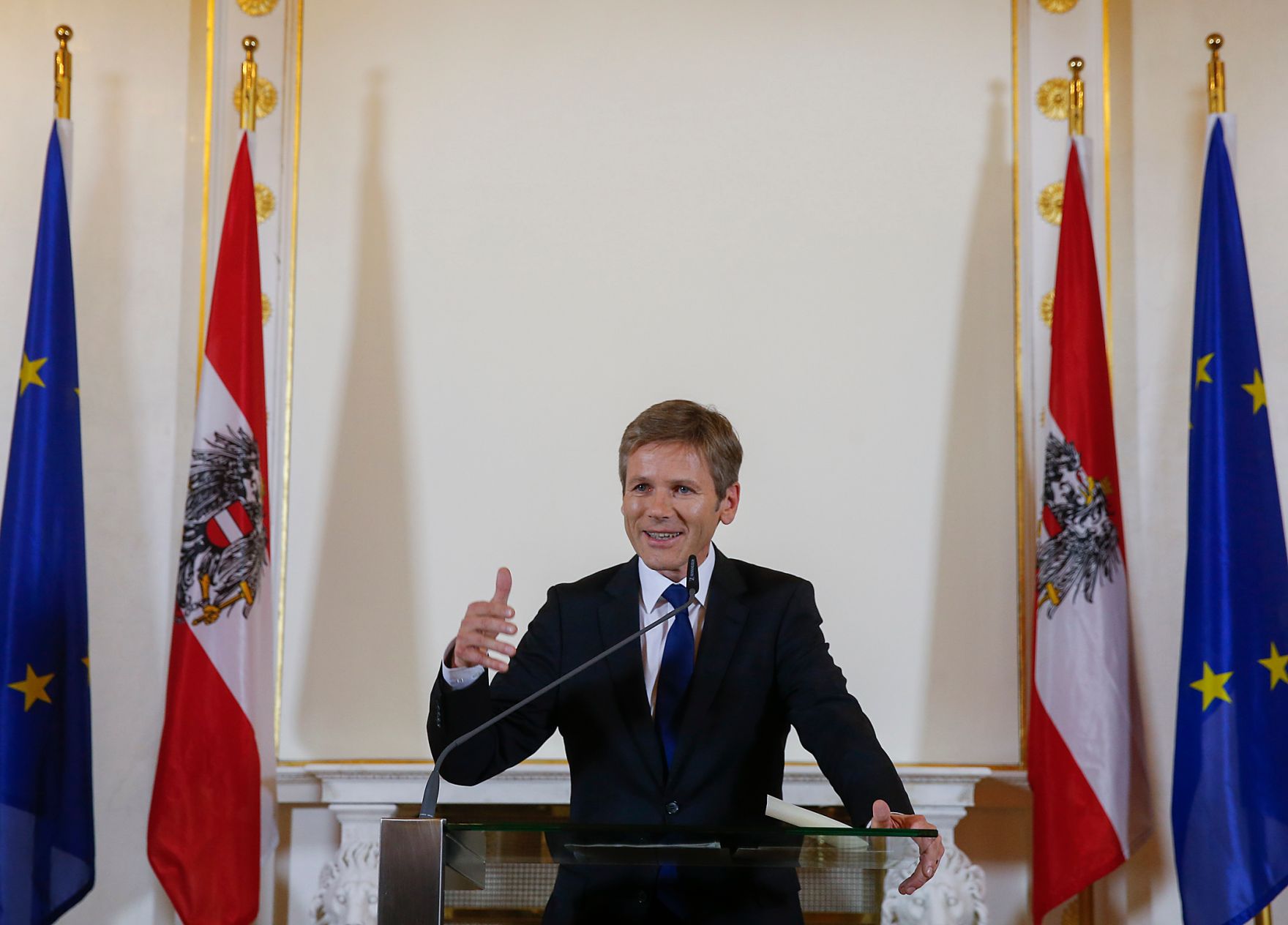 Am 11. November 2014 verlieh Kunst- und Kulturminister Josef Ostermayer (im Bild) den &Ouml;sterreichischen Staatspreis f&uuml;r Kulturpublizistik an Philosoph Peter Strasser.