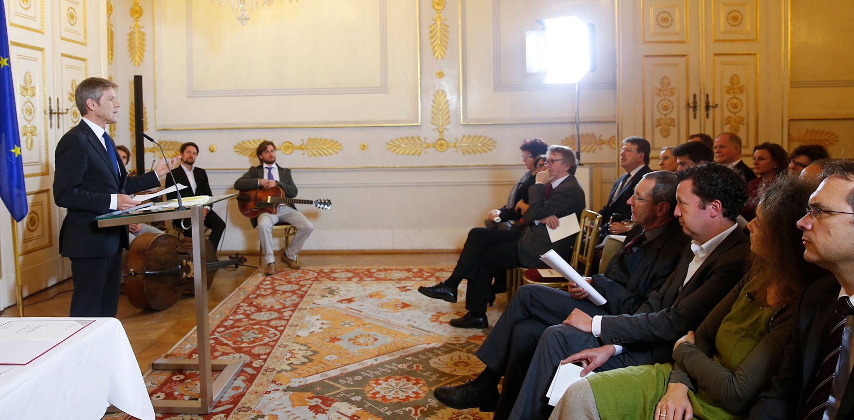 Am 11. November 2014 verlieh Kunst- und Kulturminister Josef Ostermayer (im Bild) den &Ouml;sterreichischen Staatspreis f&uuml;r Kulturpublizistik an Philosoph Peter Strasser.