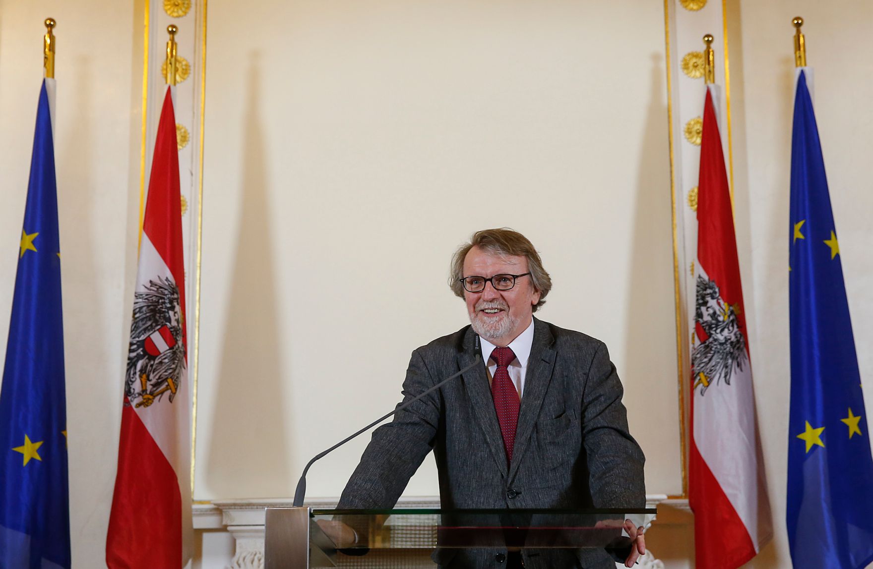 Am 11. November 2014 verlieh Kunst- und Kulturminister Josef Ostermayer den &Ouml;sterreichischen Staatspreis f&uuml;r Kulturpublizistik an Philosoph Peter Strasser (im Bild).