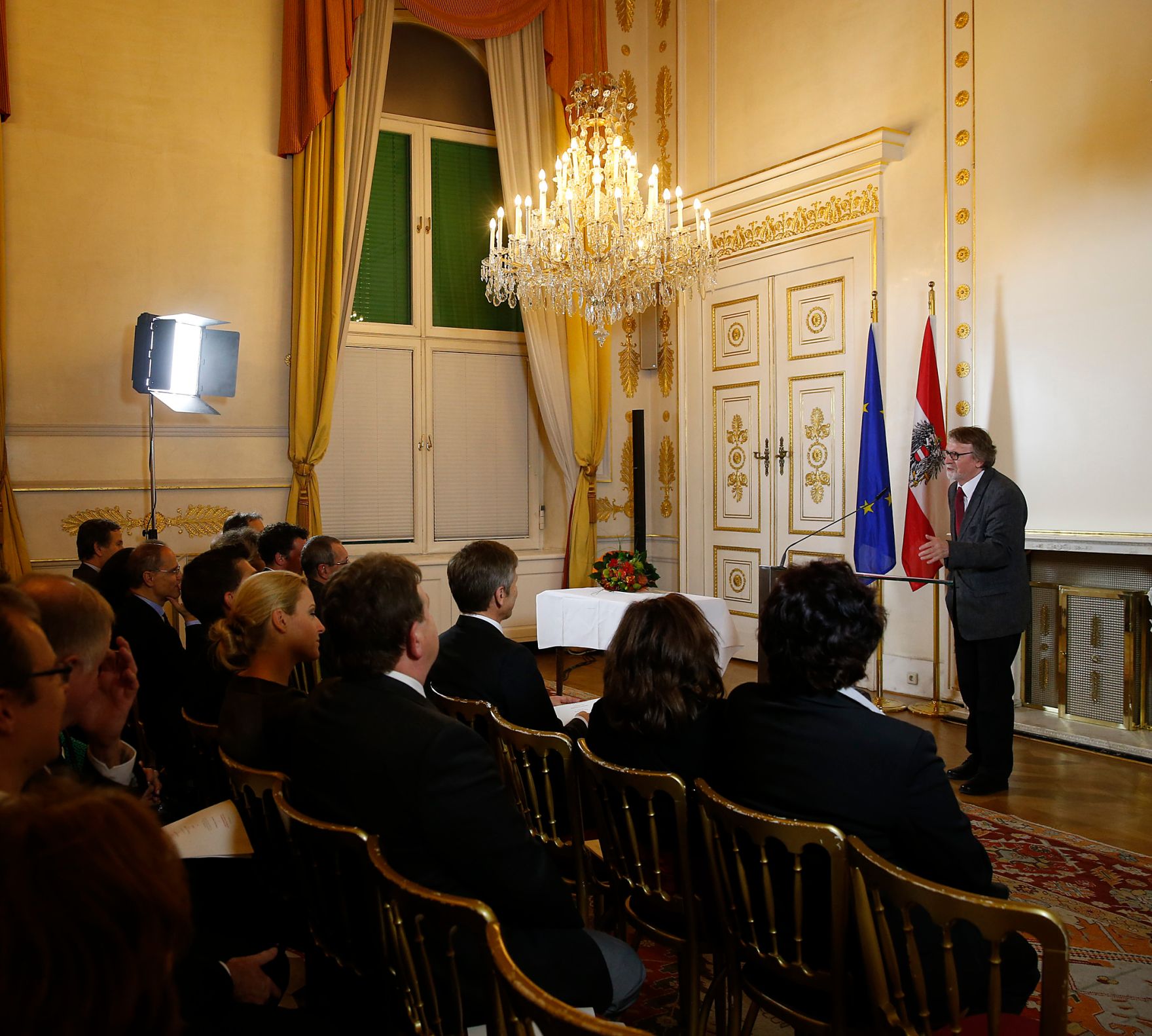 Am 11. November 2014 verlieh Kunst- und Kulturminister Josef Ostermayer den &Ouml;sterreichischen Staatspreis f&uuml;r Kulturpublizistik an Philosoph Peter Strasser (im Bild).