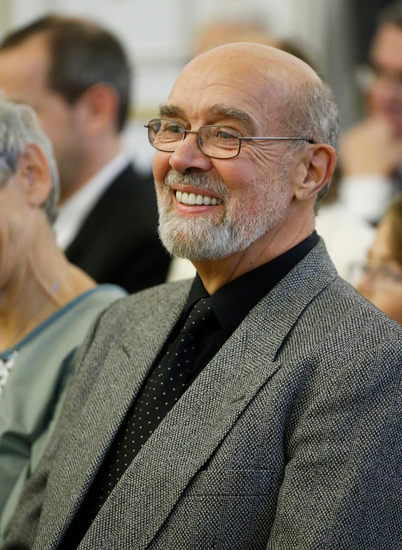 Am 12. November 2014 &uuml;berreichte Kunst- und Kulturminister Josef Ostermayer gemeinsam mit Unterrichtsministerin Gabriele Heinisch-Hosek die Urkunde mit der Jounalist Hans-Henning Scharsach (im Bild) der Berufstitel Professor verliehen wurde.