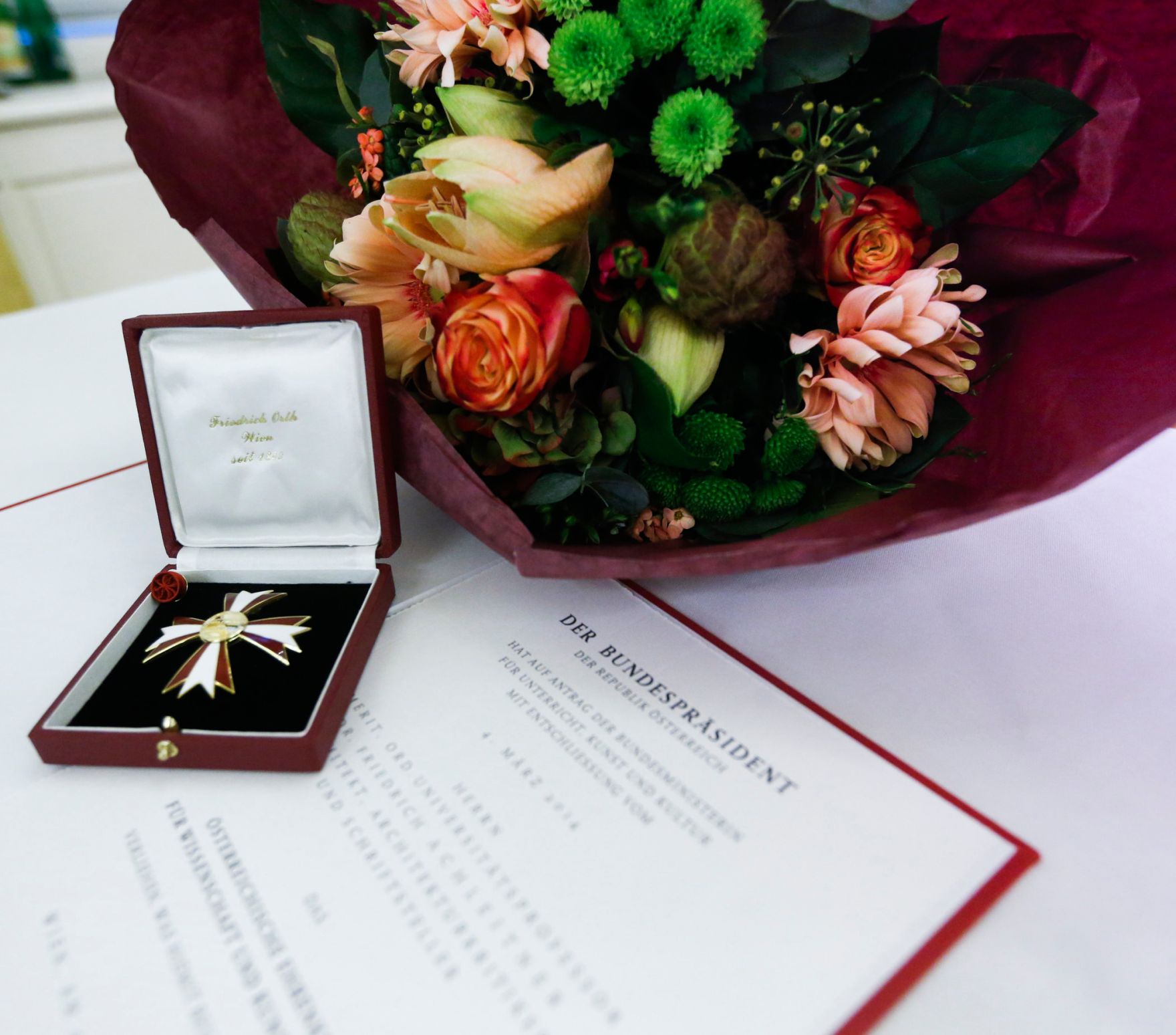 Am 21. November 2014 &uuml;berreichte Kunst- und Kulturminister Josef Ostermayer das &Ouml;sterreichische Ehrenkreuz f&uuml;r Wissenschaft und Kunst an Friedrich Achleitner.