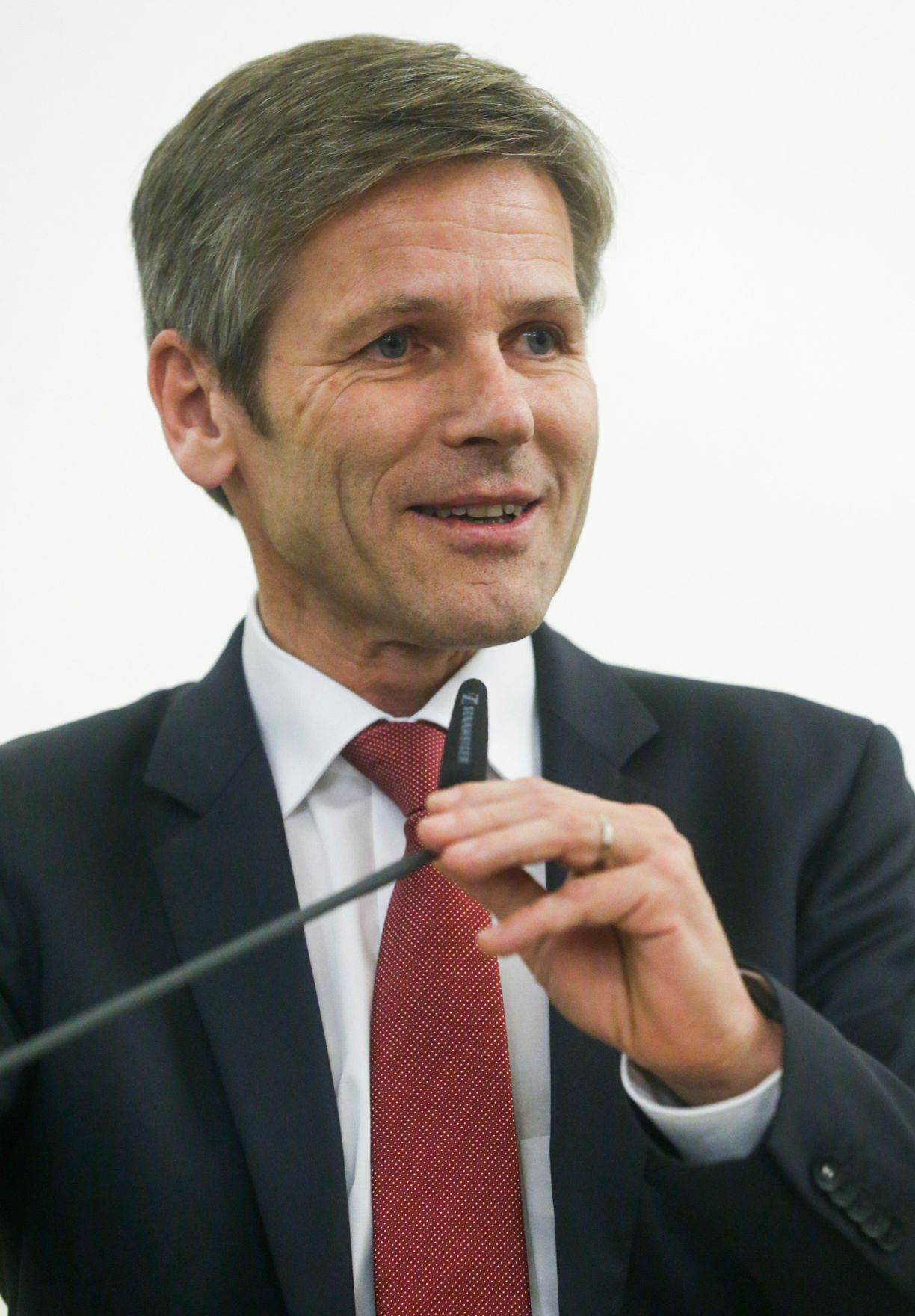 Am 21. November 2014 &uuml;berreichte Kunst- und Kulturminister Josef Ostermayer (im Bild) das &Ouml;sterreichische Ehrenkreuz f&uuml;r Wissenschaft und Kunst an Friedrich Achleitner.