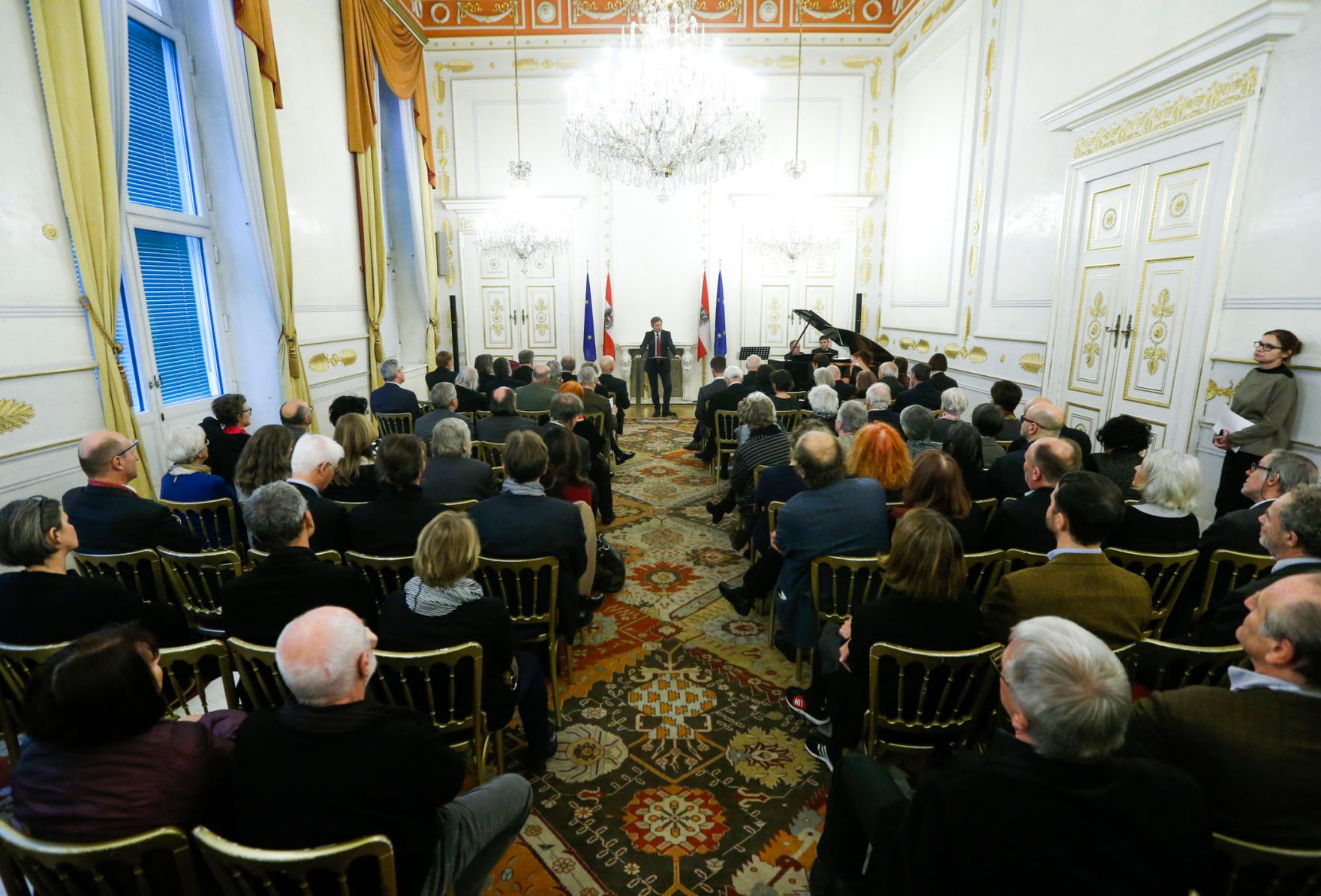 Am 21. November 2014 &uuml;berreichte Kunst- und Kulturminister Josef Ostermayer das &Ouml;sterreichische Ehrenkreuz f&uuml;r Wissenschaft und Kunst an Friedrich Achleitner.