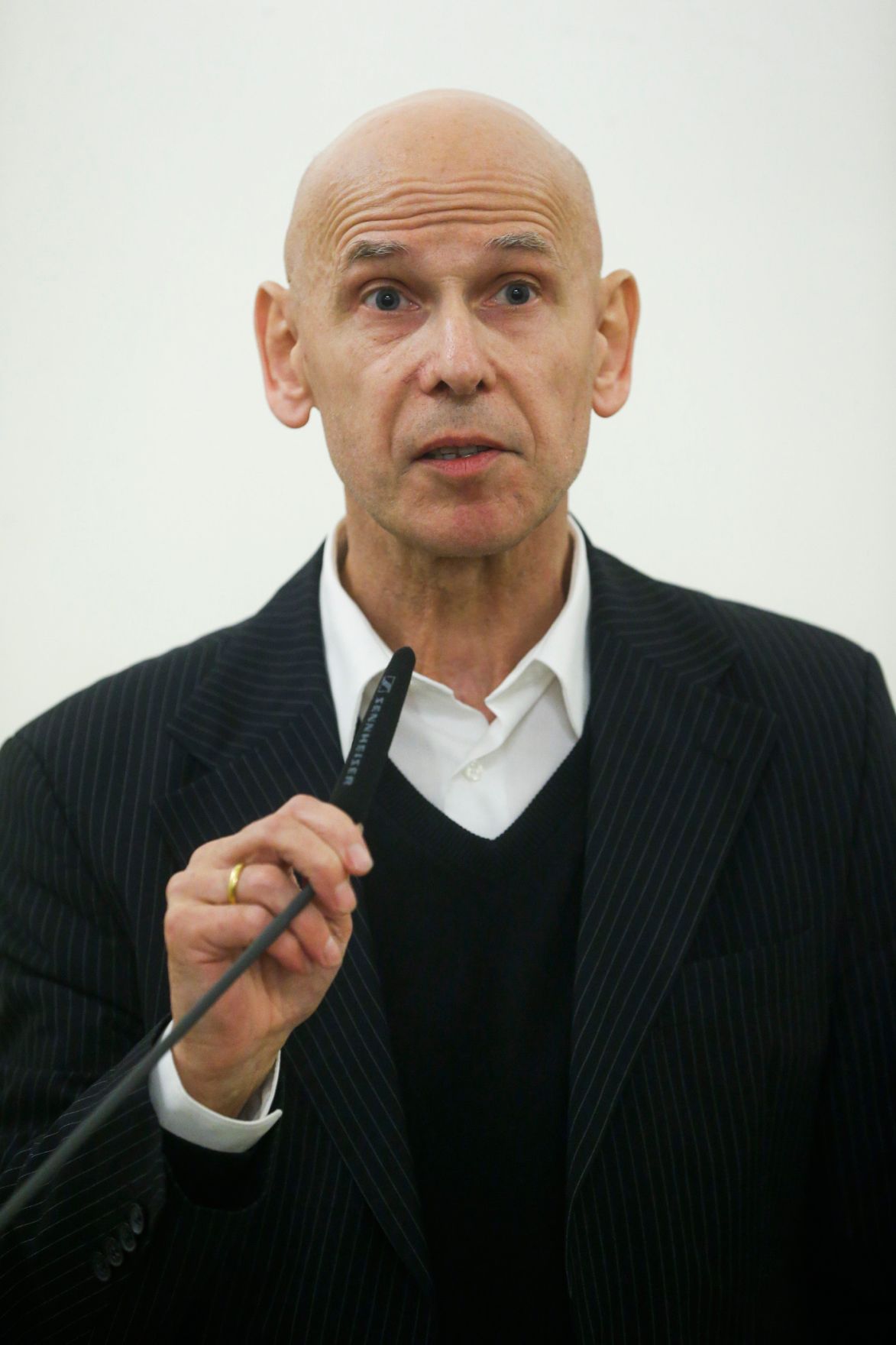 Am 21. November 2014 &uuml;berreichte Kunst- und Kulturminister Josef Ostermayer das &Ouml;sterreichische Ehrenkreuz f&uuml;r Wissenschaft und Kunst an Friedrich Achleitner. Im Bild Otto Kapfinger.