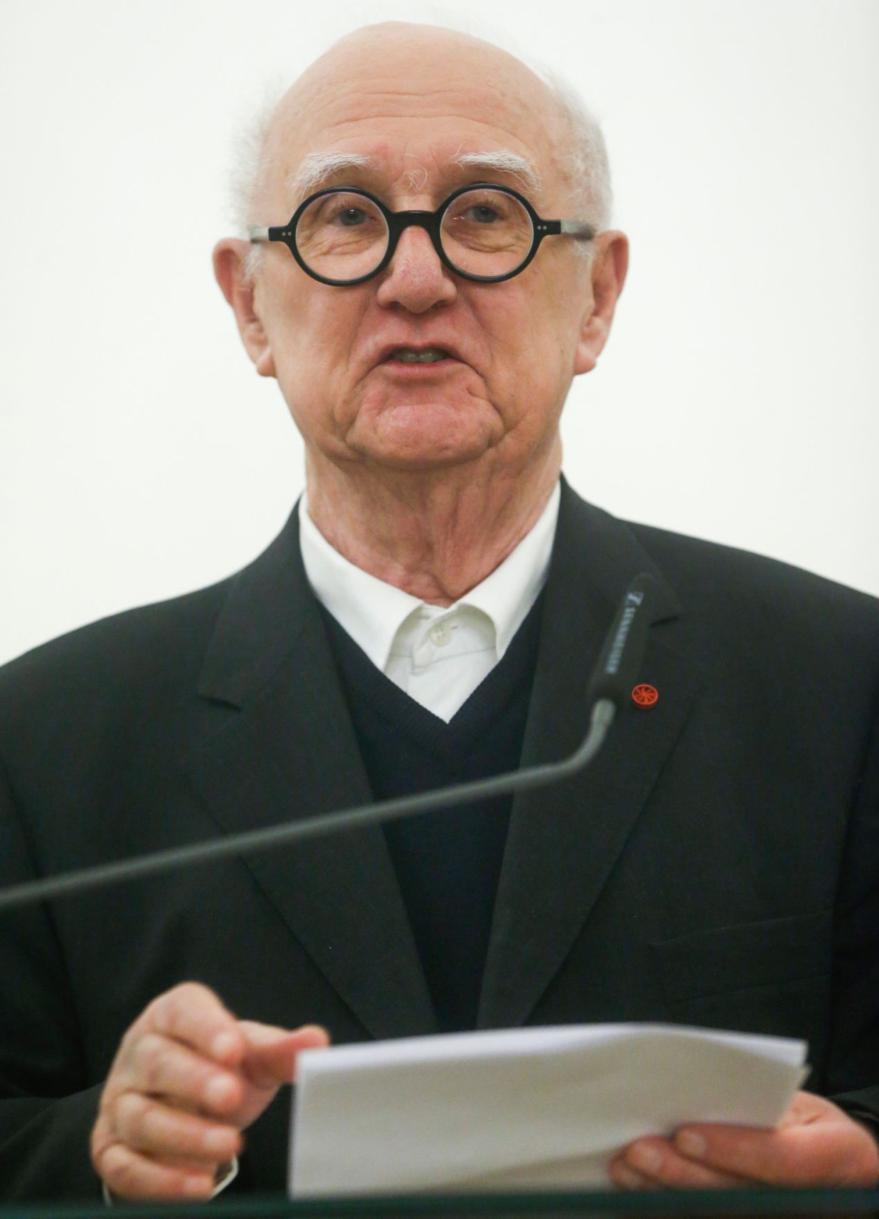 Am 21. November 2014 &uuml;berreichte Kunst- und Kulturminister Josef Ostermayer das &Ouml;sterreichische Ehrenkreuz f&uuml;r Wissenschaft und Kunst an Friedrich Achleitner (im Bild).