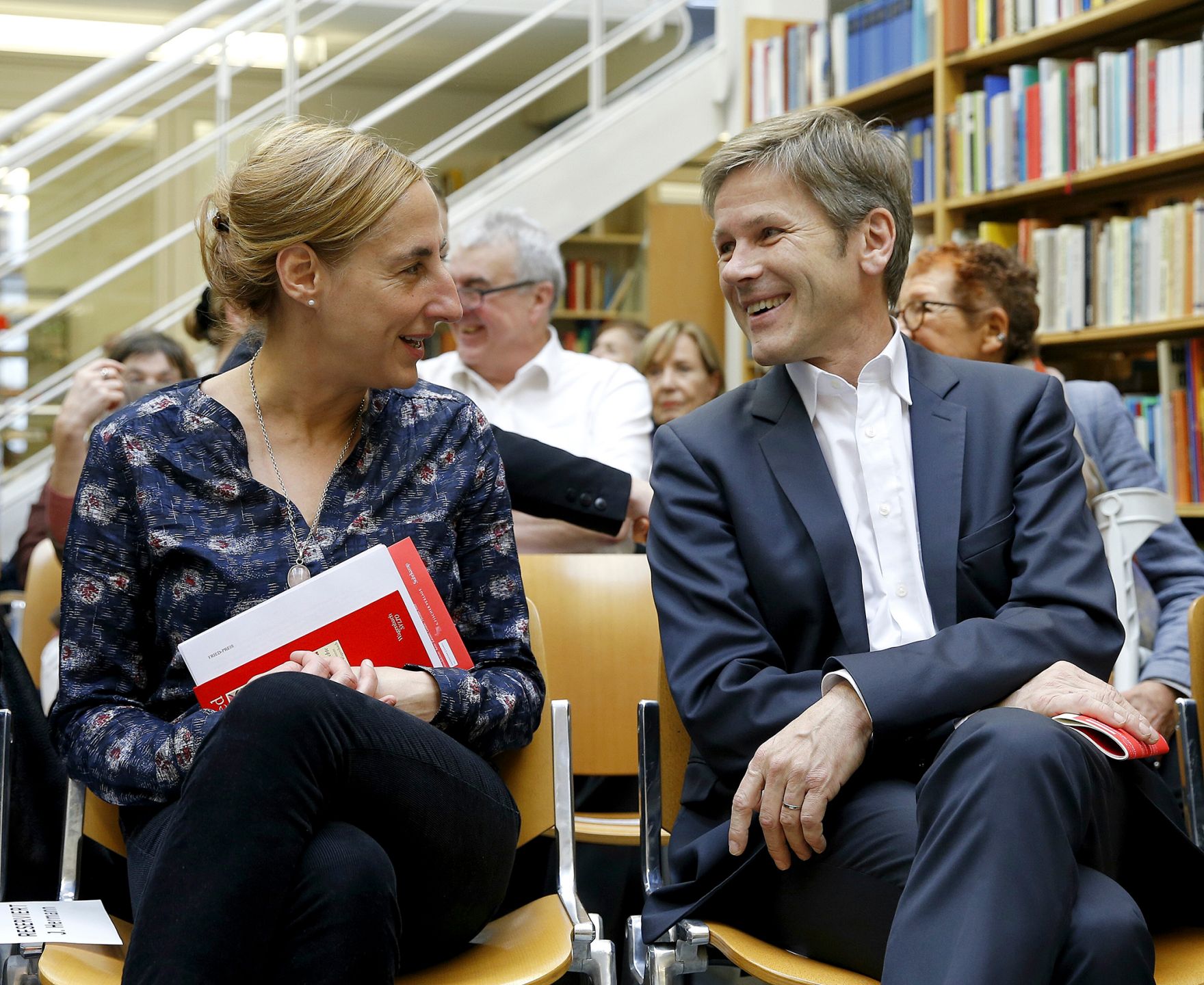 Am 23. November 2014 &uuml;berreichte Kunst- und Kulturminister Josef Ostermayer (r.) den Erich Fried Preis 2014 an Judith Hermann (l.).