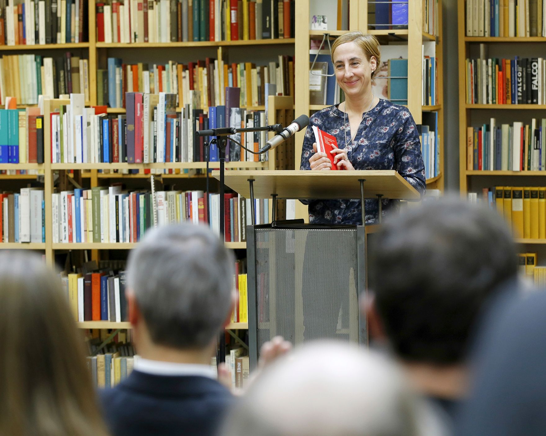 Am 23. November 2014 &uuml;berreichte Kunst- und Kulturminister Josef Ostermayer den Erich Fried Preis 2014 an Judith Hermann (im Bild).