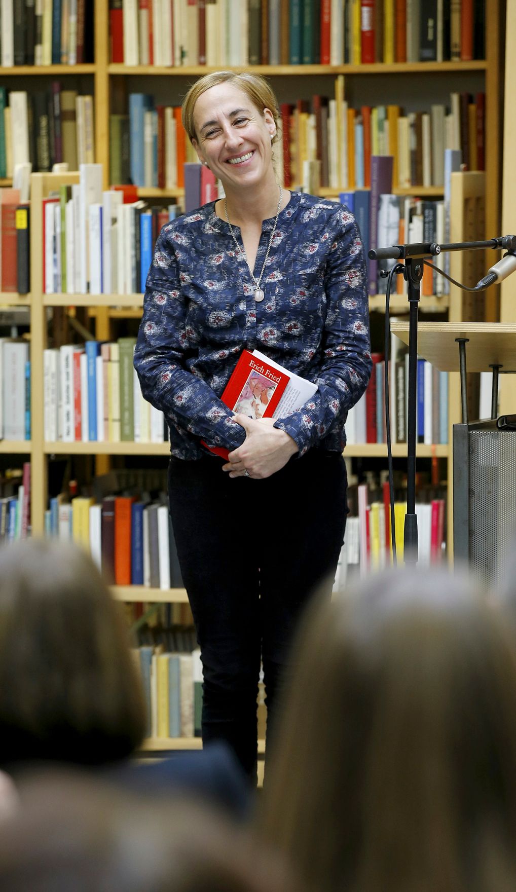 Am 23. November 2014 &uuml;berreichte Kunst- und Kulturminister Josef Ostermayer den Erich Fried Preis 2014 an Judith Hermann (im Bild).