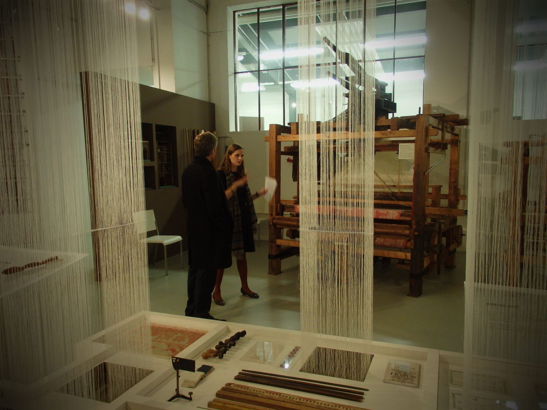 Am 3. Dezember 2014 fand die Vergabe des Museumspreises 2014 in der Marktgemeinde Haslach in Ober&ouml;sterreich statt. Im Bild Kunst- und Kulturminister Josef Ostermayer (l.) mit Christine Leitner (r.) vom Weberei Museum Haslach.