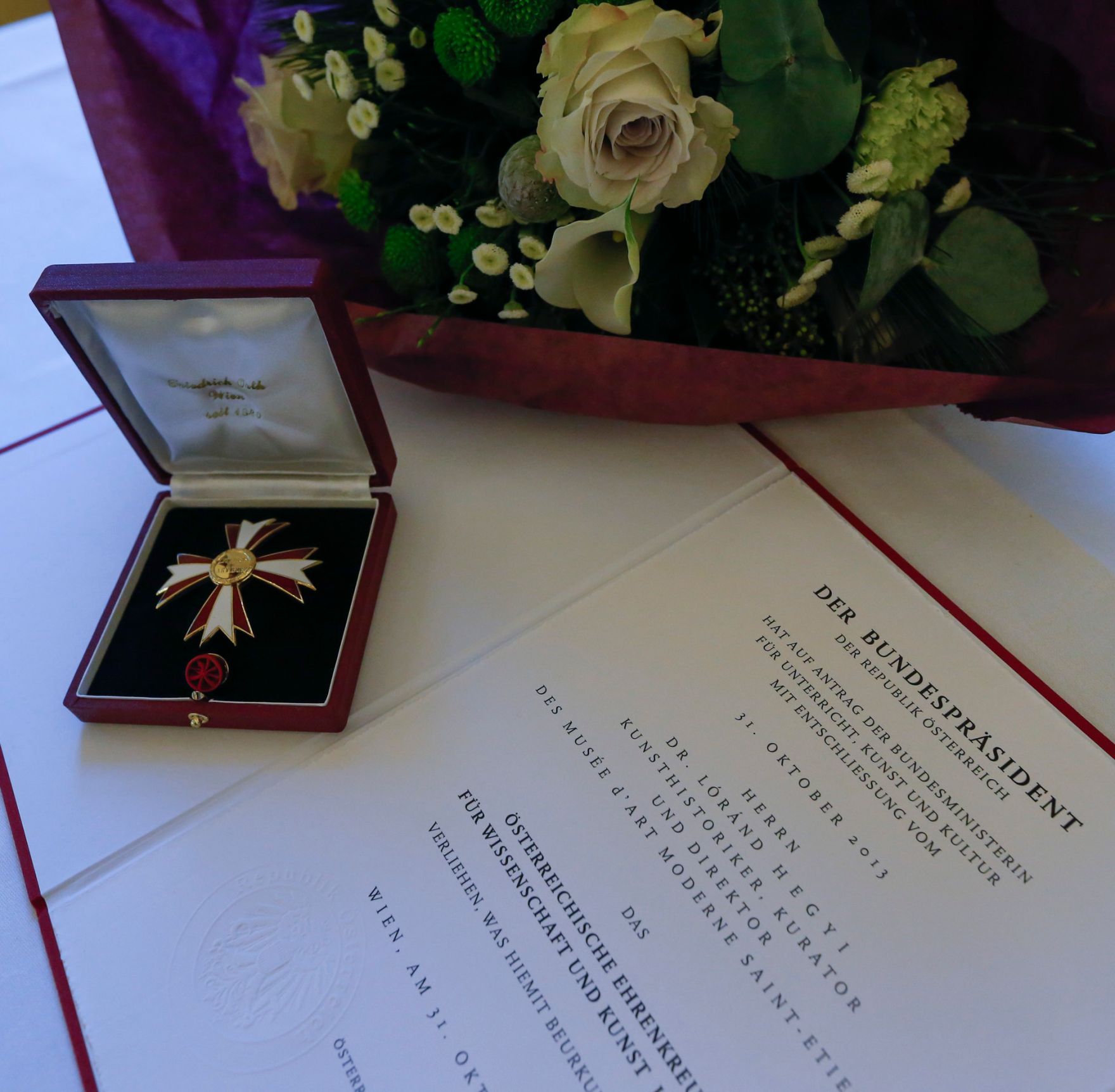 Am 12. Dezember 2014 &uuml;berreichte Kunst- und Kulturminister Josef Ostermayer das &Ouml;sterreichische Ehrenkreuz f&uuml;r Wissenschaft und Kunst I. Klasse an L&oacute;r&aacute;nd Hegyi.