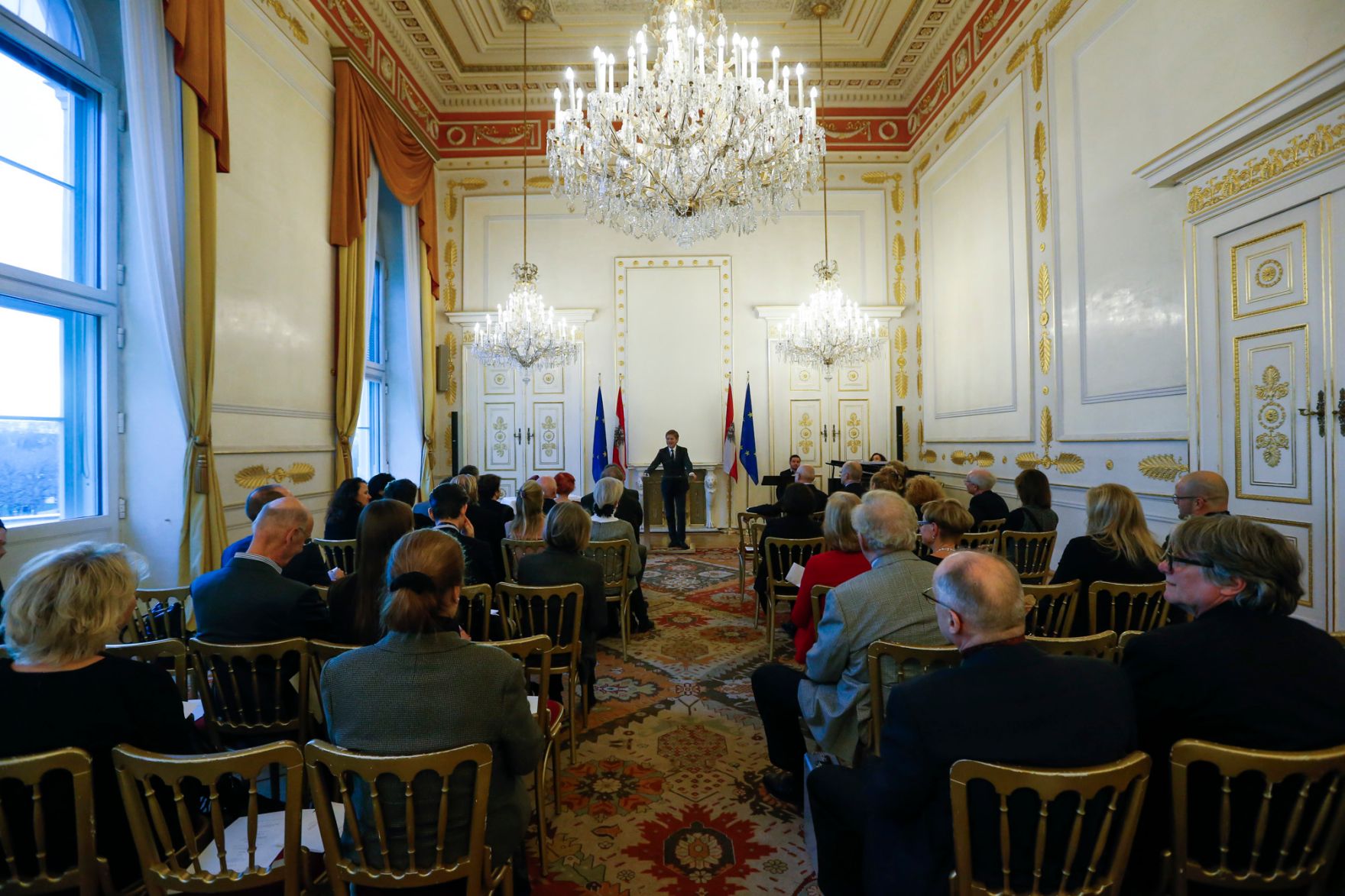 Am 12. Dezember 2014 &uuml;berreichte Kunst- und Kulturminister Josef Ostermayer das &Ouml;sterreichische Ehrenkreuz f&uuml;r Wissenschaft und Kunst I. Klasse an L&oacute;r&aacute;nd Hegyi.