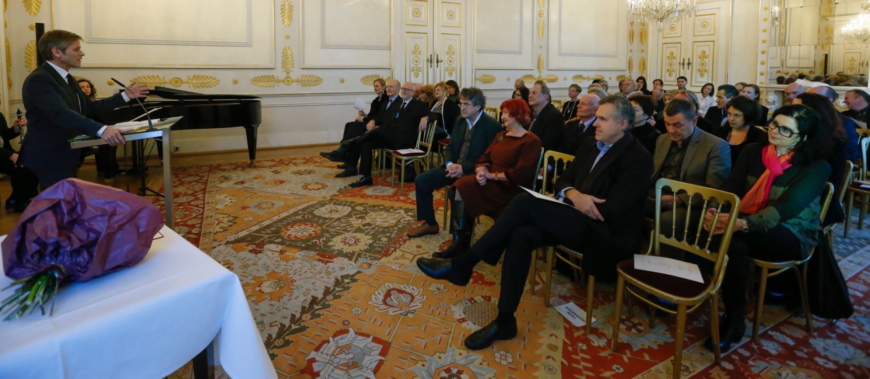 Am 12. Dezember 2014 &uuml;berreichte Kunst- und Kulturminister Josef Ostermayer das &Ouml;sterreichische Ehrenkreuz f&uuml;r Wissenschaft und Kunst I. Klasse an L&oacute;r&aacute;nd Hegyi.